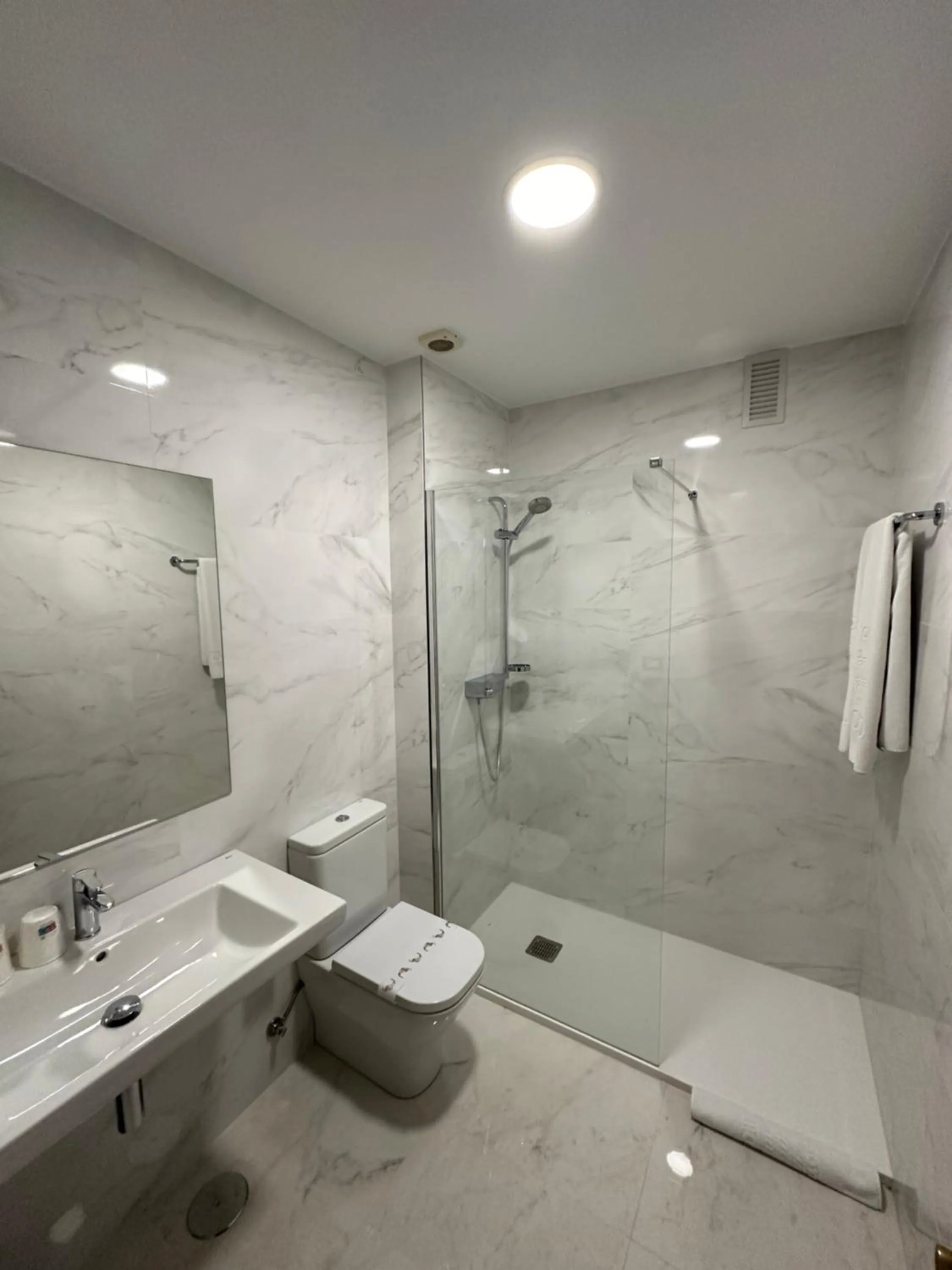 Shower in Hotel Compostela Vigo