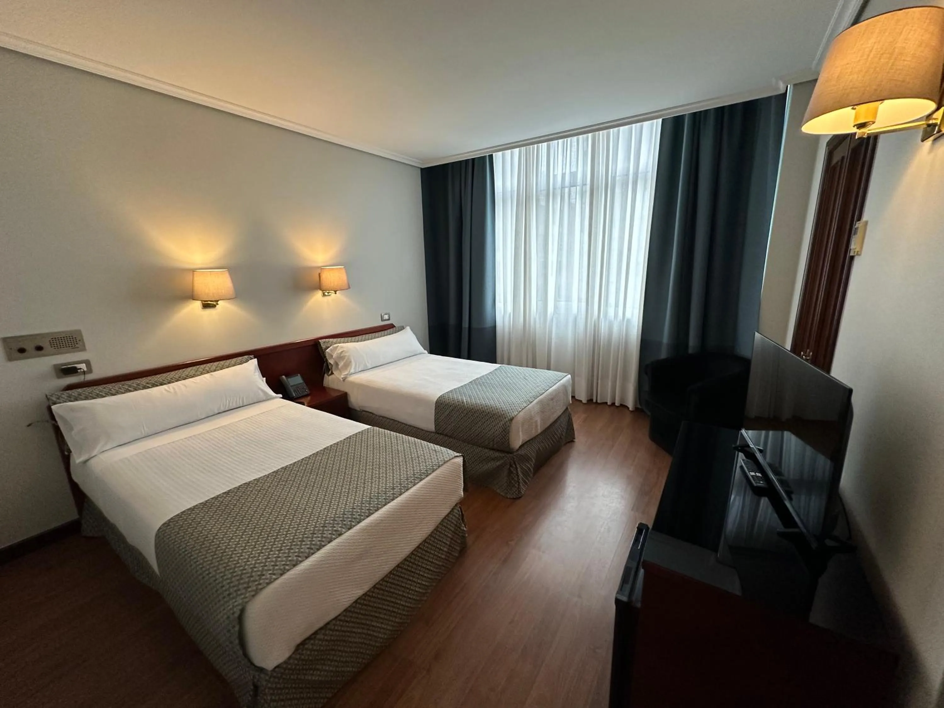 Bed in Hotel Compostela Vigo