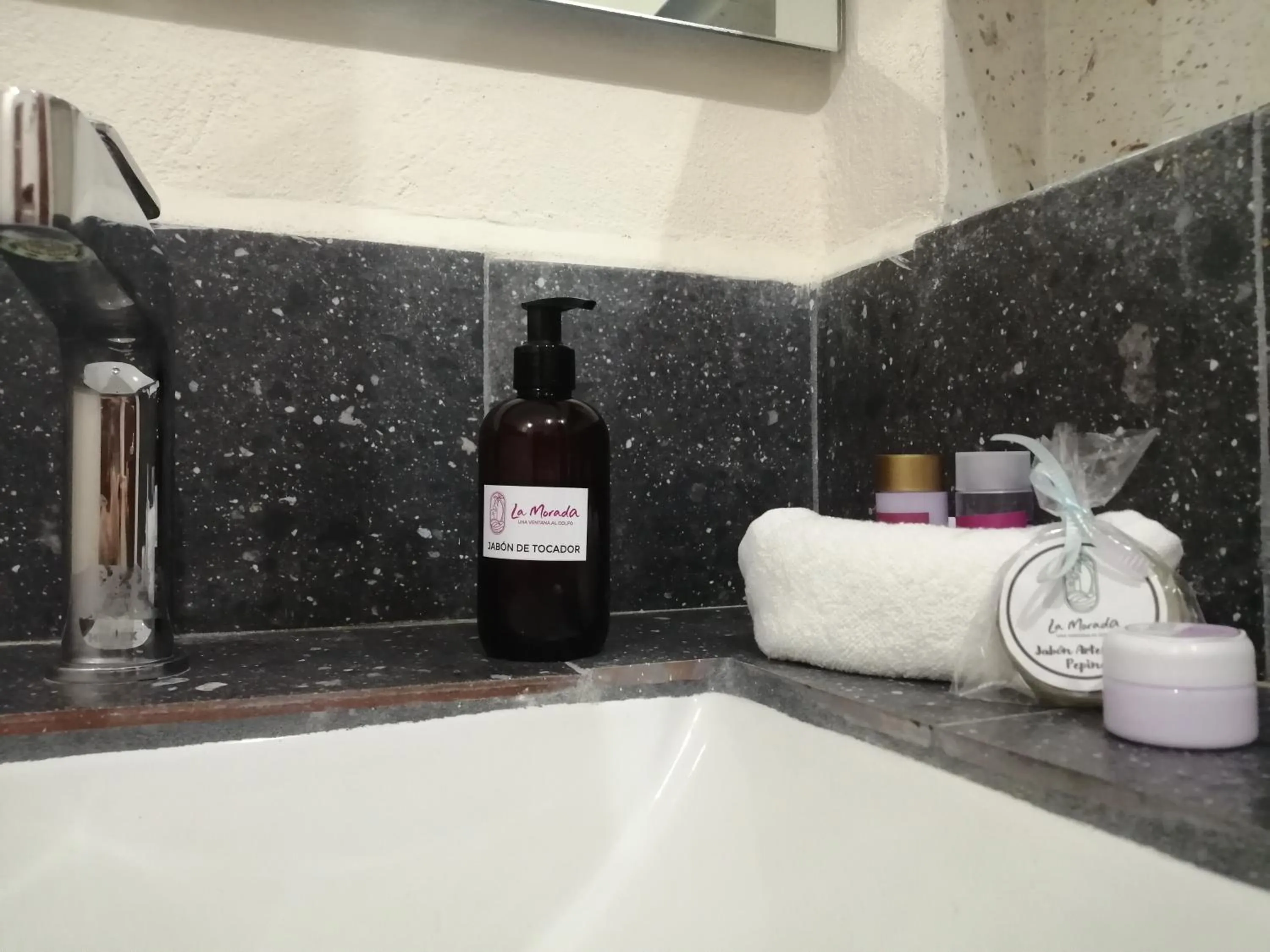 Bathroom in La Morada, una ventana al golfo - Hotel boutique