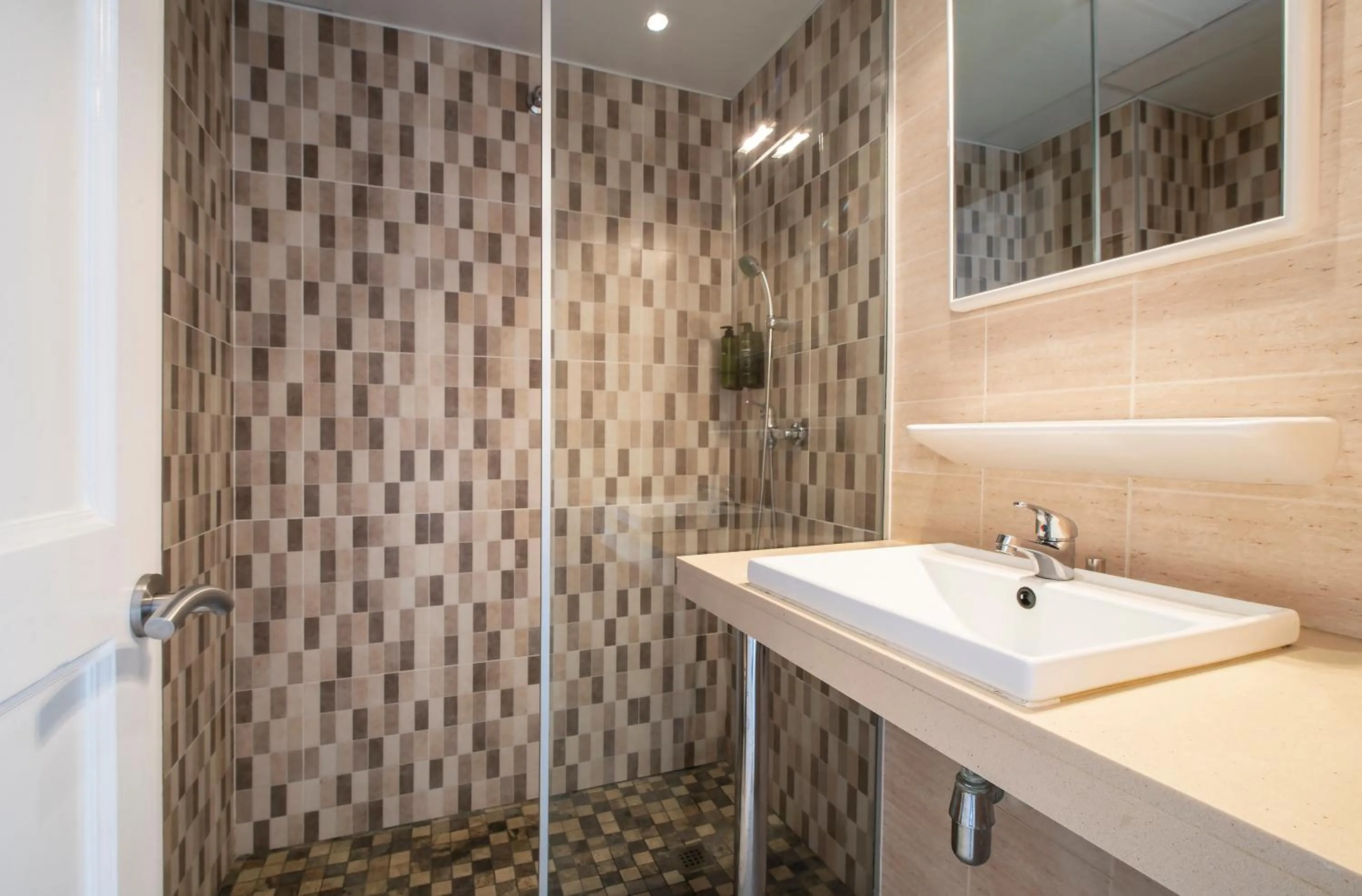 Shower in Apartamentos Empuriabrava Maurici Park