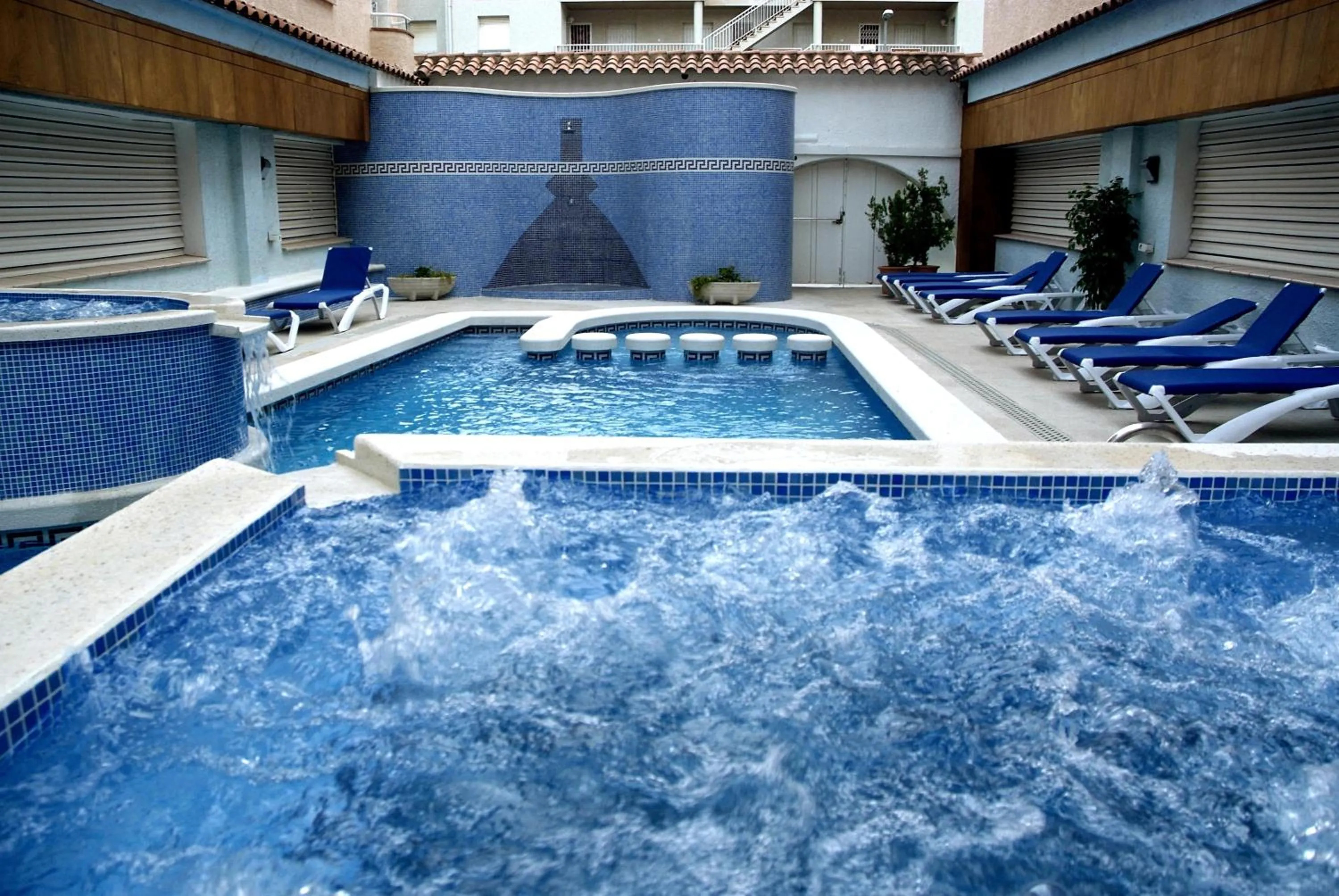 Day in Apartamentos Empuriabrava Maurici Park