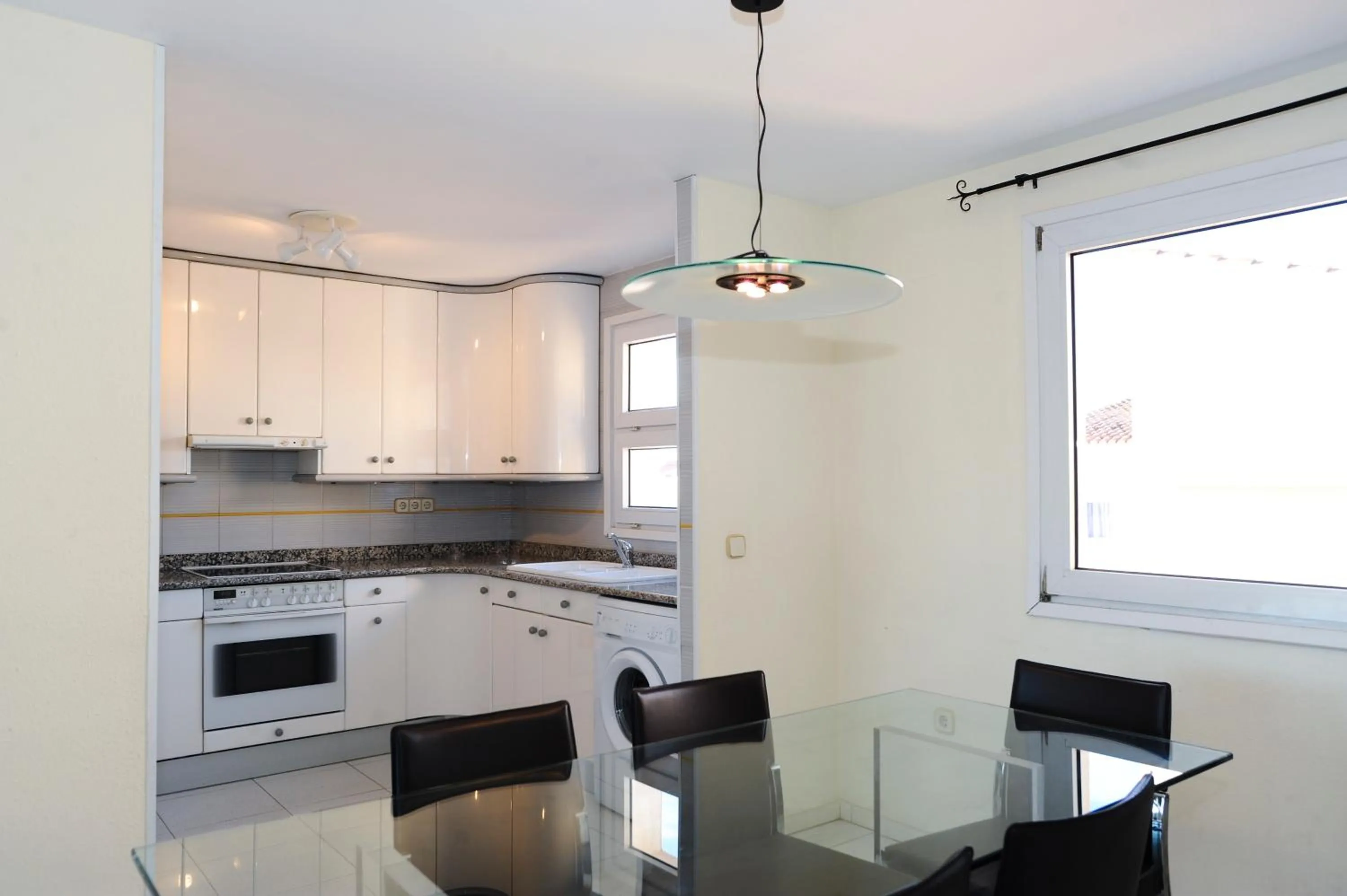 Kitchen or kitchenette in Apartamentos Empuriabrava Maurici Park