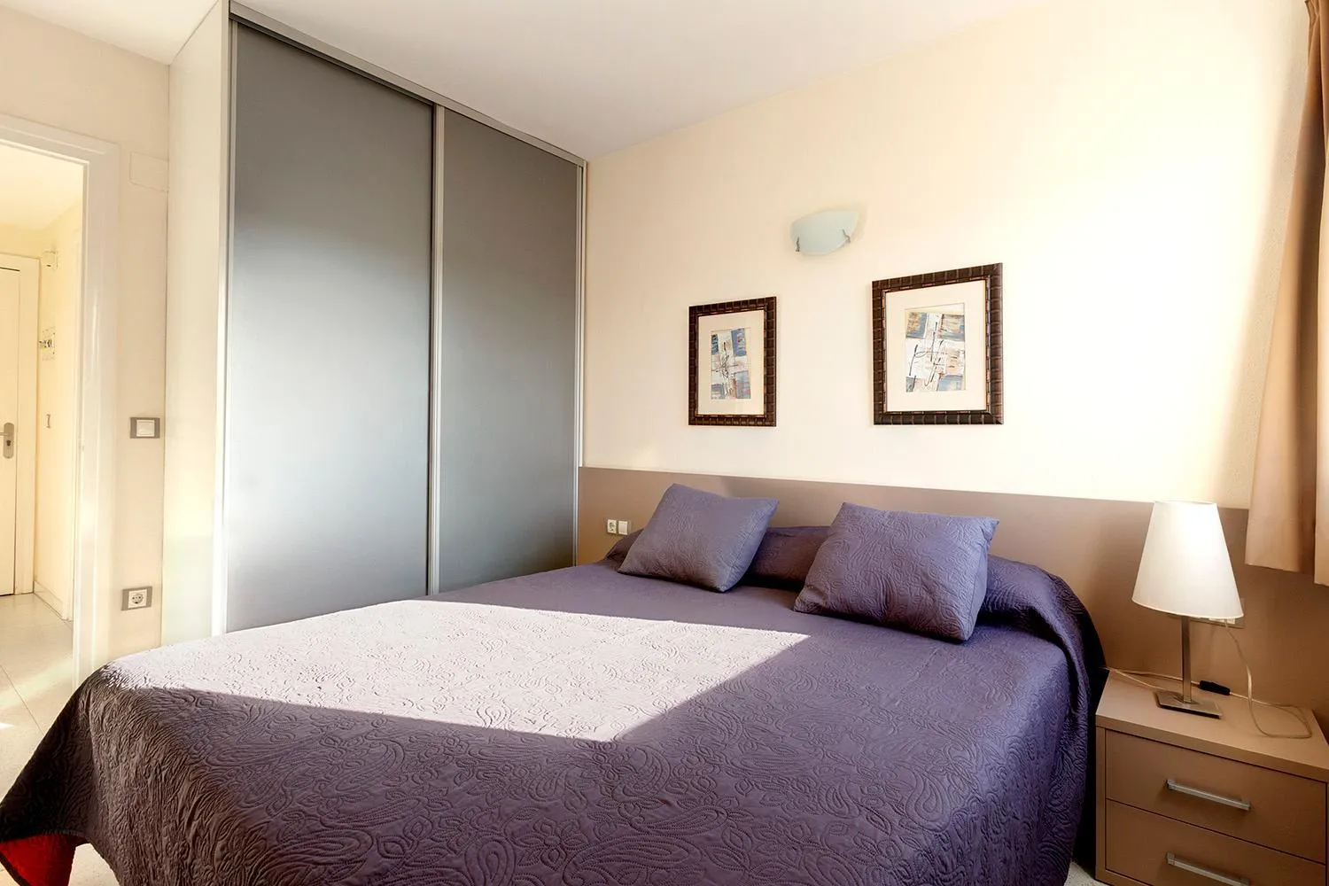 Bed in Apartamentos Empuriabrava Maurici Park