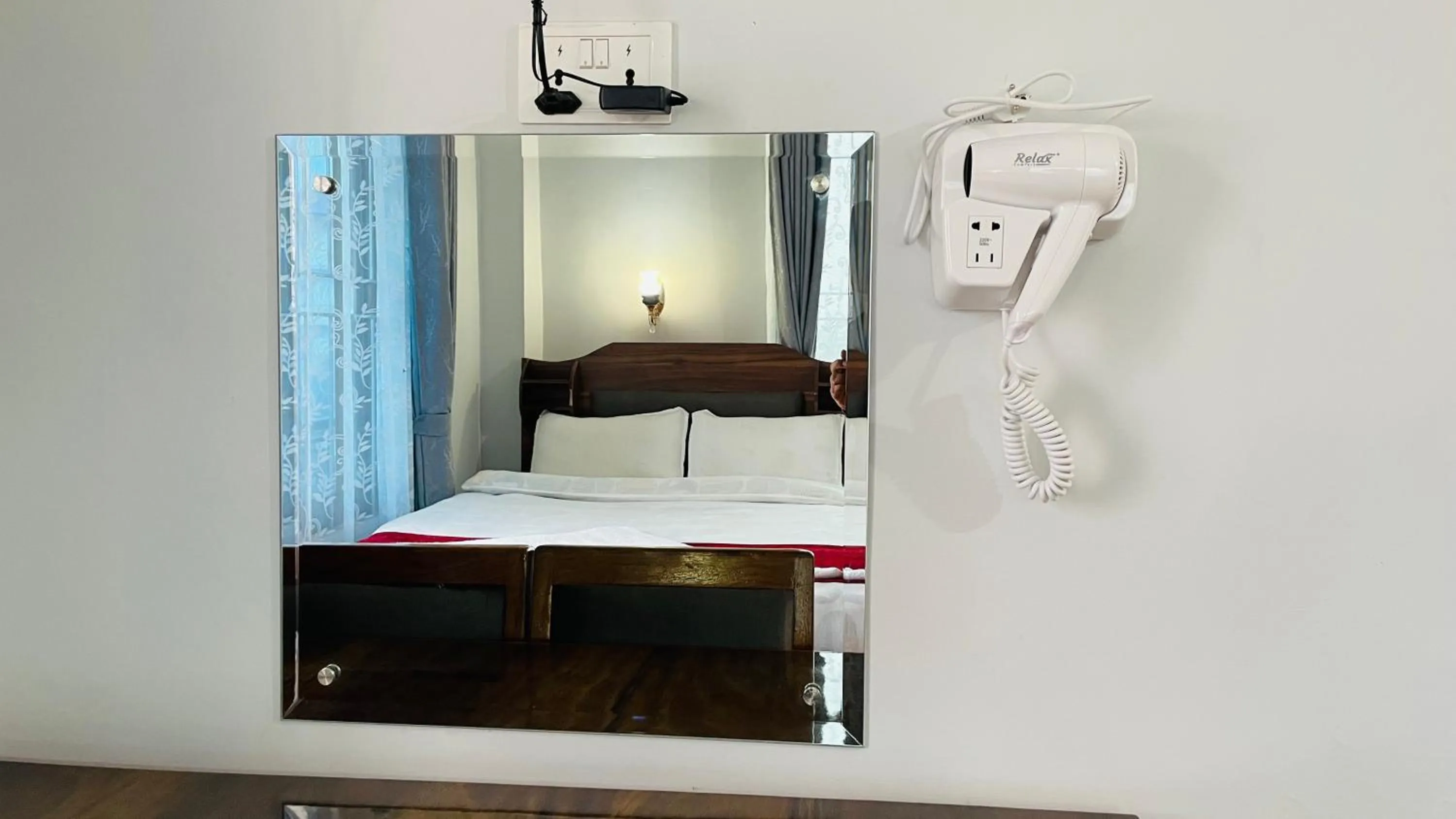 heating, Bed in Hotel Nepal Inn Sauraha