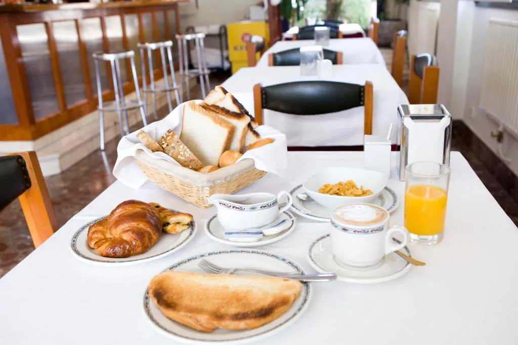 Restaurant/places to eat in Hotel Ibiltze