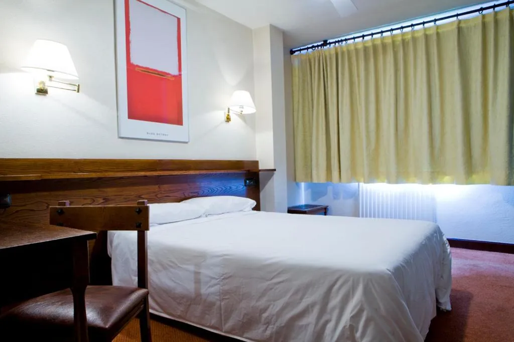 Photo of the whole room, Bed in Hotel Ibiltze