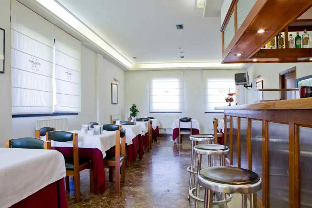 Restaurant/places to eat in Hotel Ibiltze