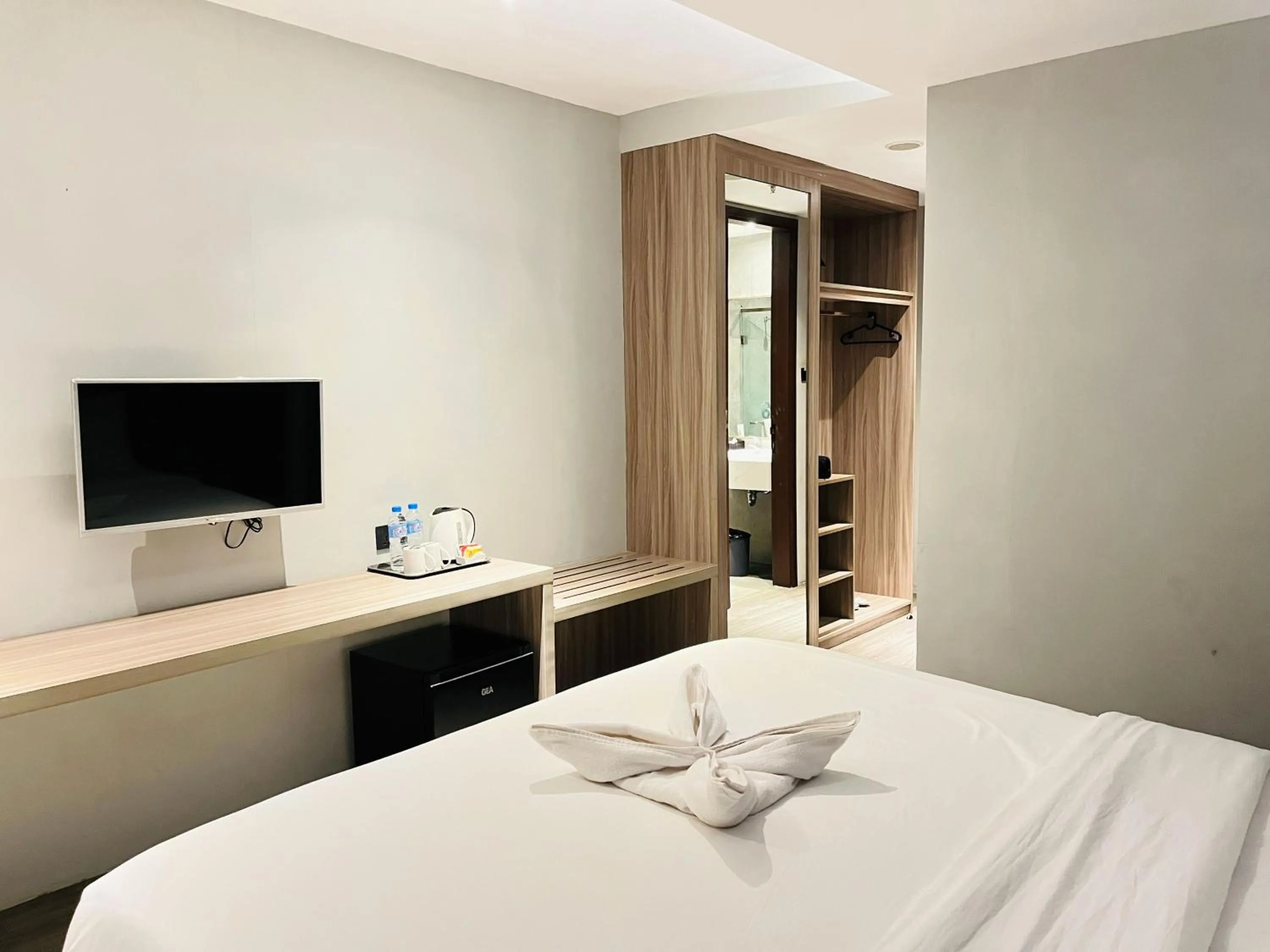 Bedroom, Bed in Rogers Hotel Manado