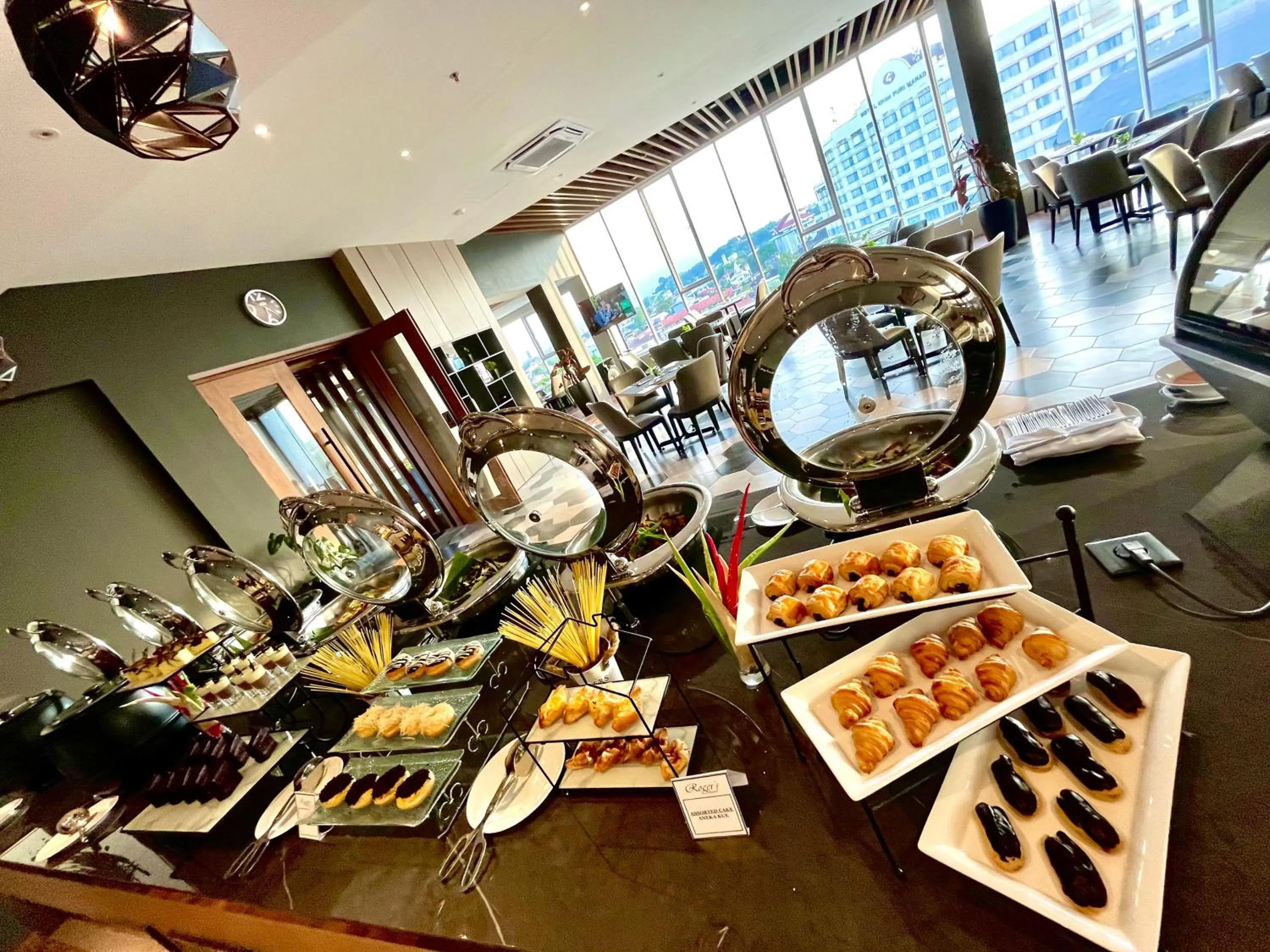 Restaurant/places to eat in Rogers Hotel Manado