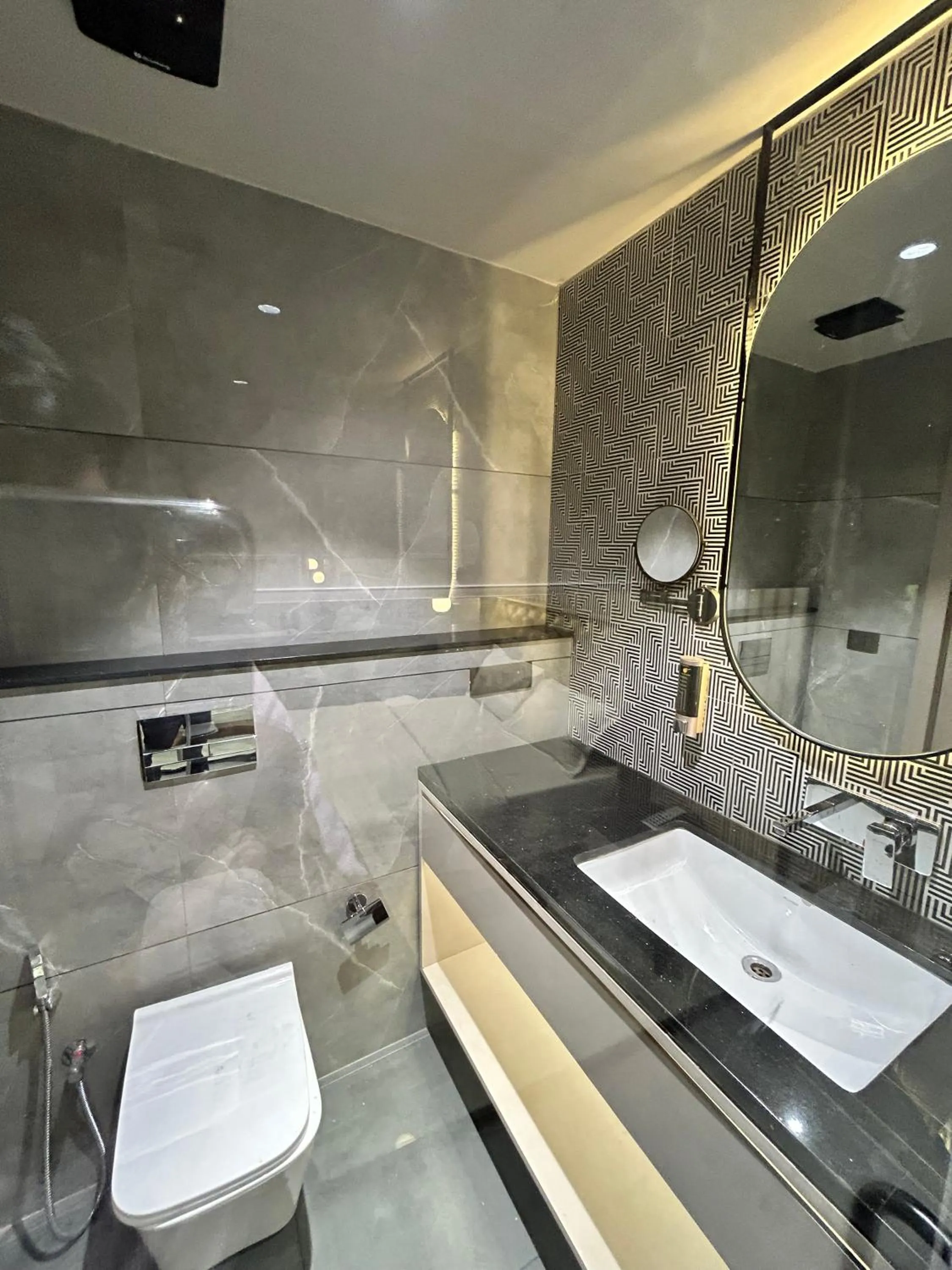 Bathroom in Apricot Motera