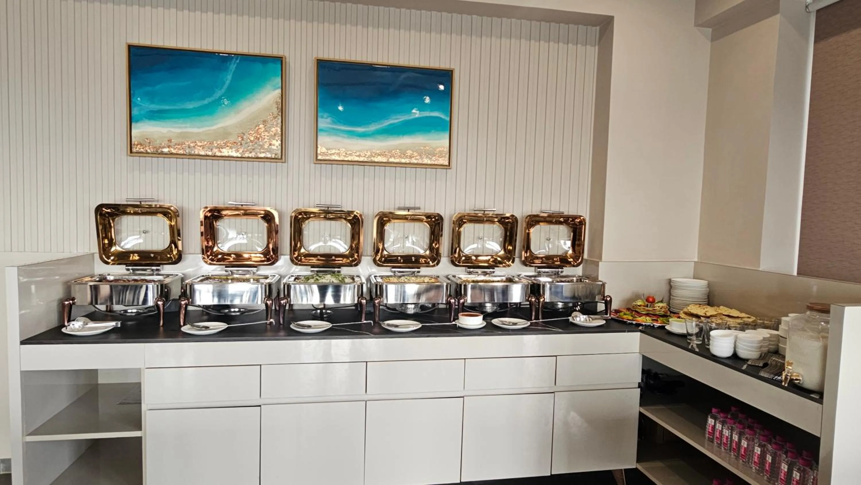 Restaurant/places to eat in Apricot Motera