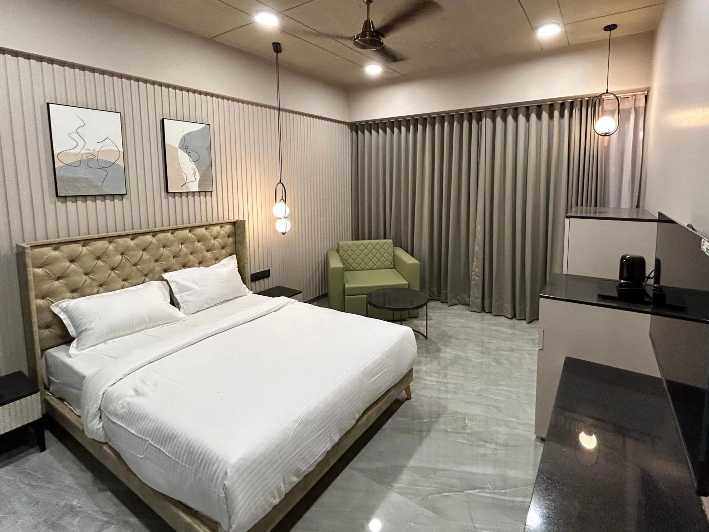 Bedroom, Bed in Apricot Motera