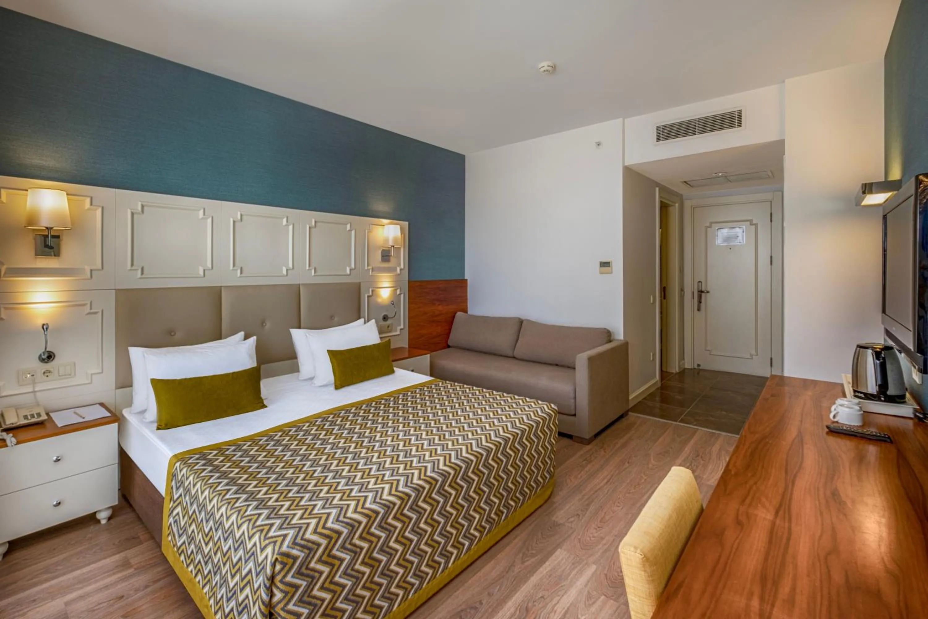 Bed in WELL PALACE SIDE