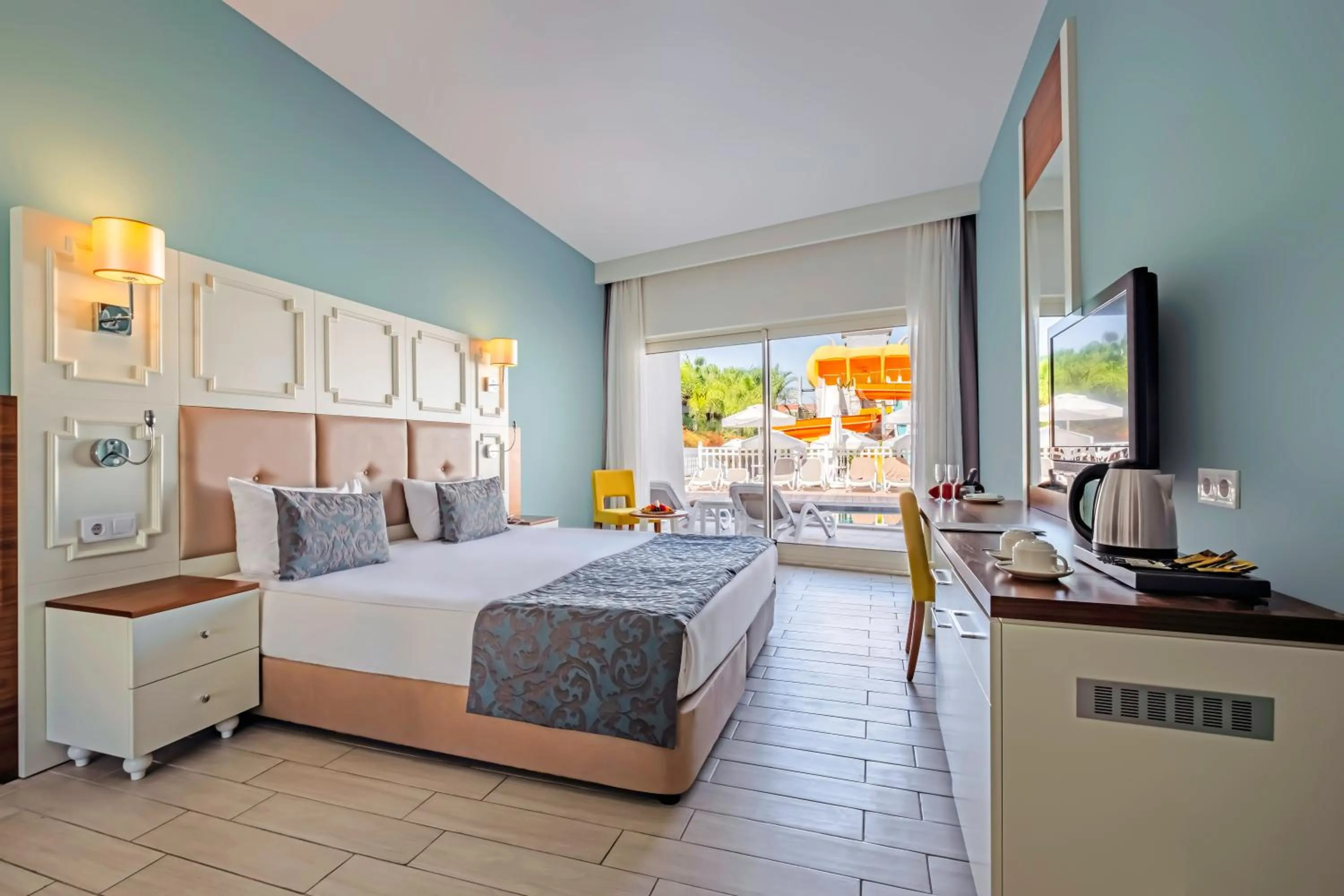 Bed in WELL PALACE SIDE