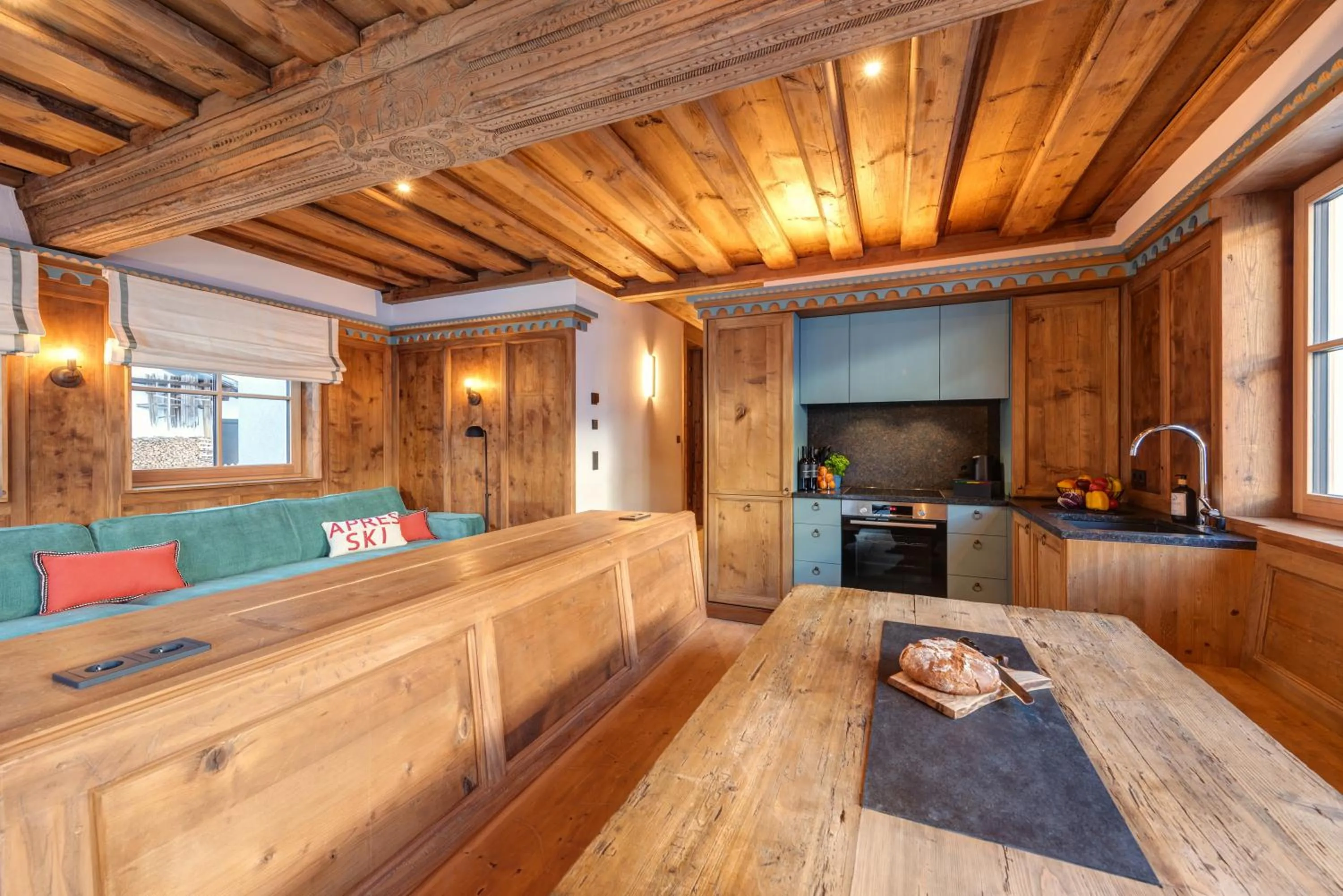 Kitchen or kitchenette in Chalet Marmotta CULM - Luxus Chalet Ski-In Ski-Out