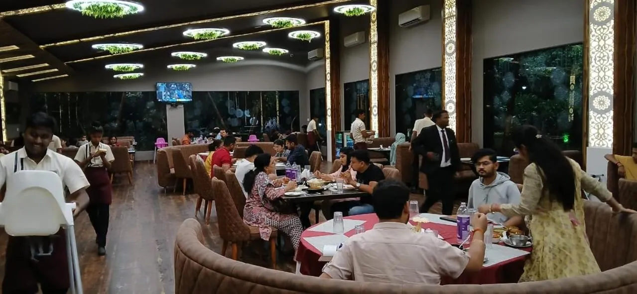 Restaurant/places to eat in Krishna Hotel And Resort