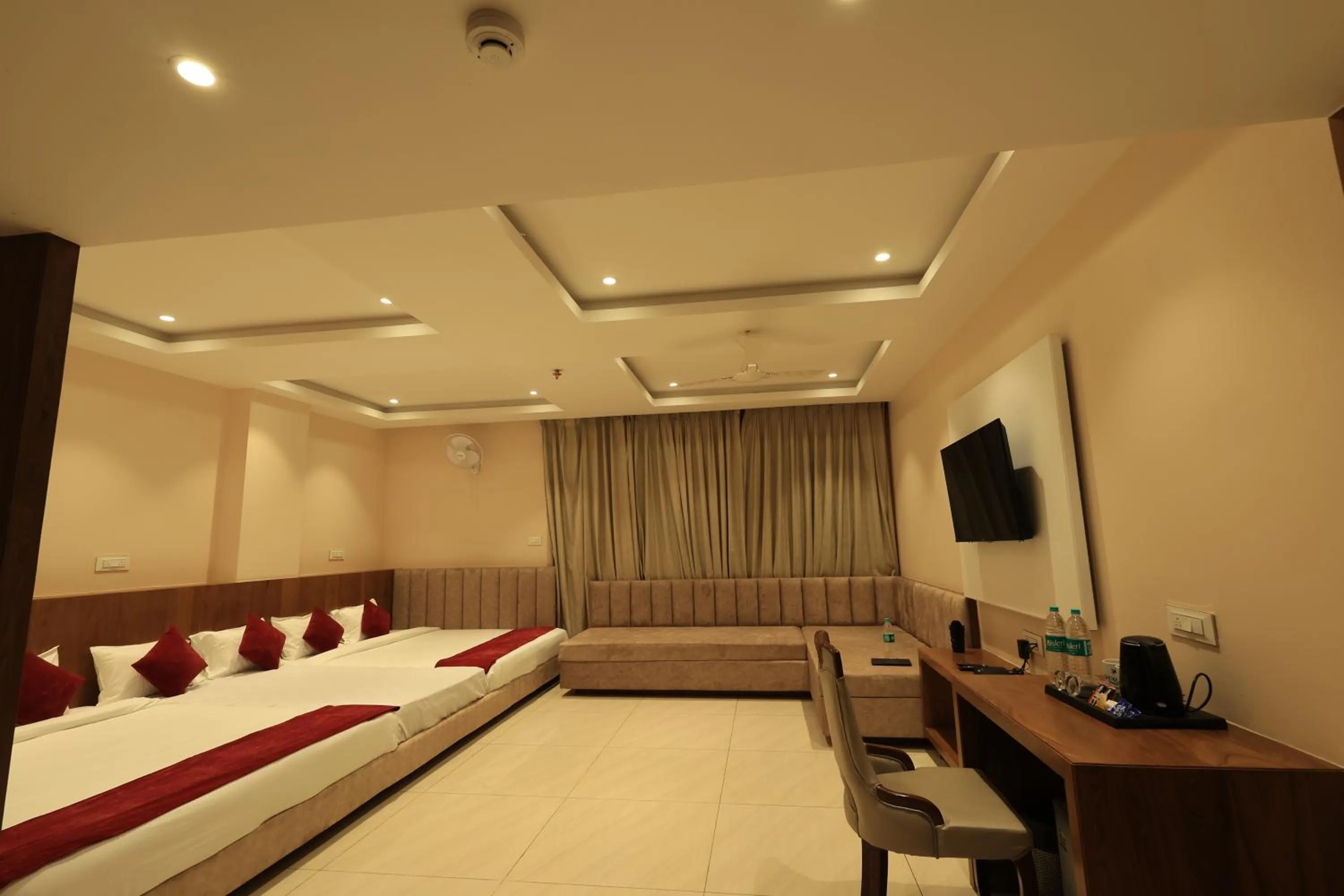 Krishna Hotel And Resort