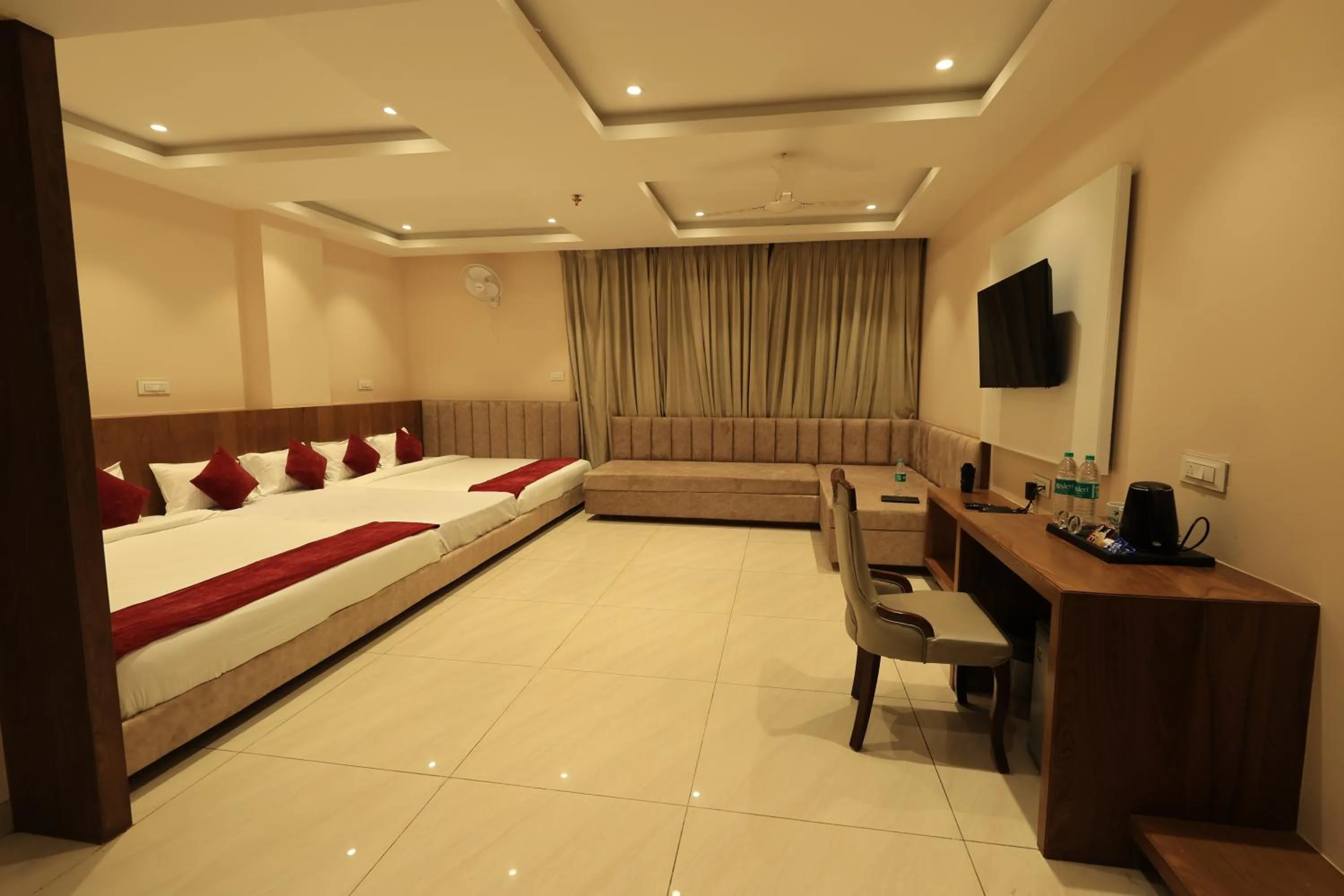 Krishna Hotel And Resort