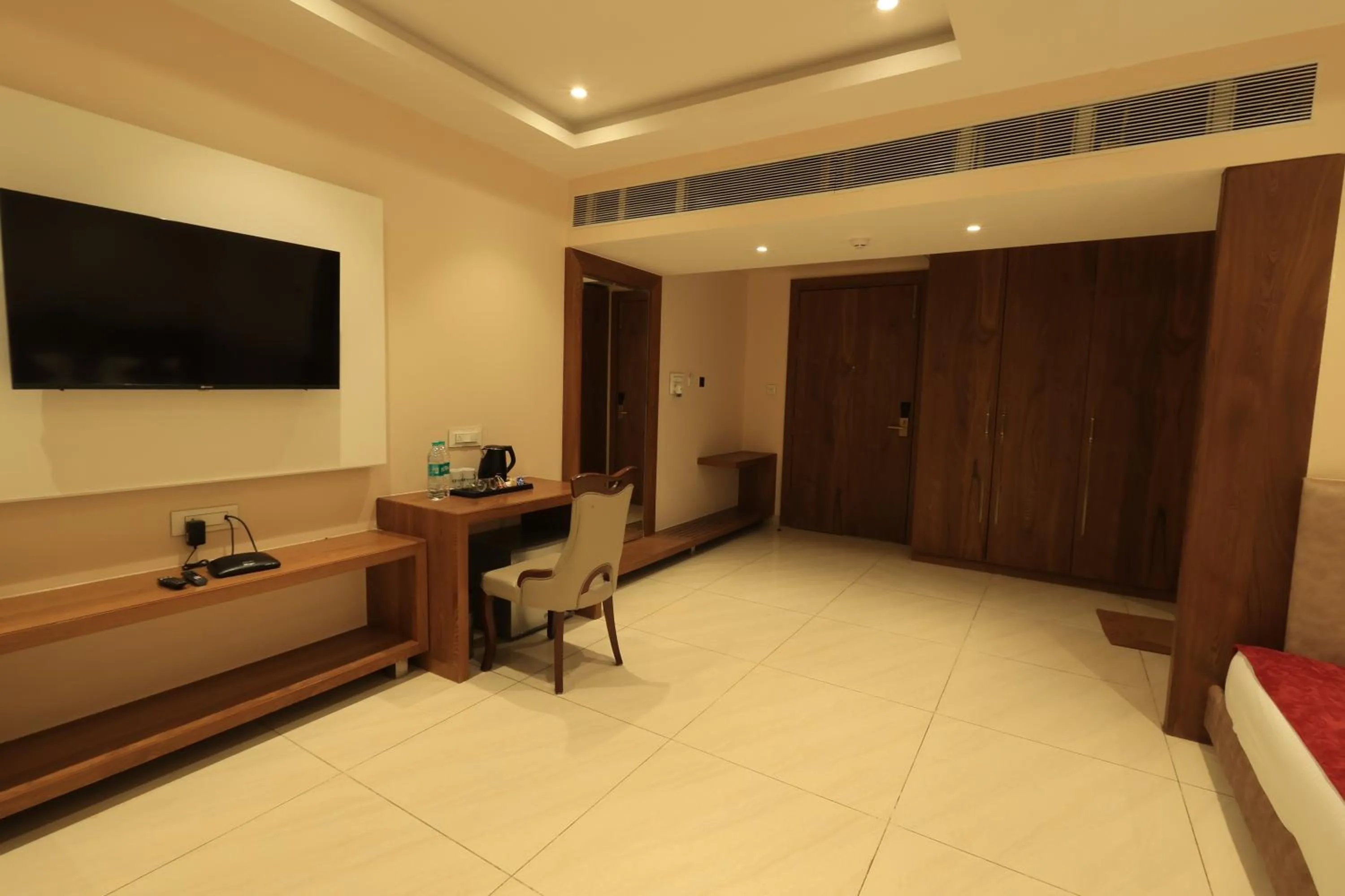 Krishna Hotel And Resort