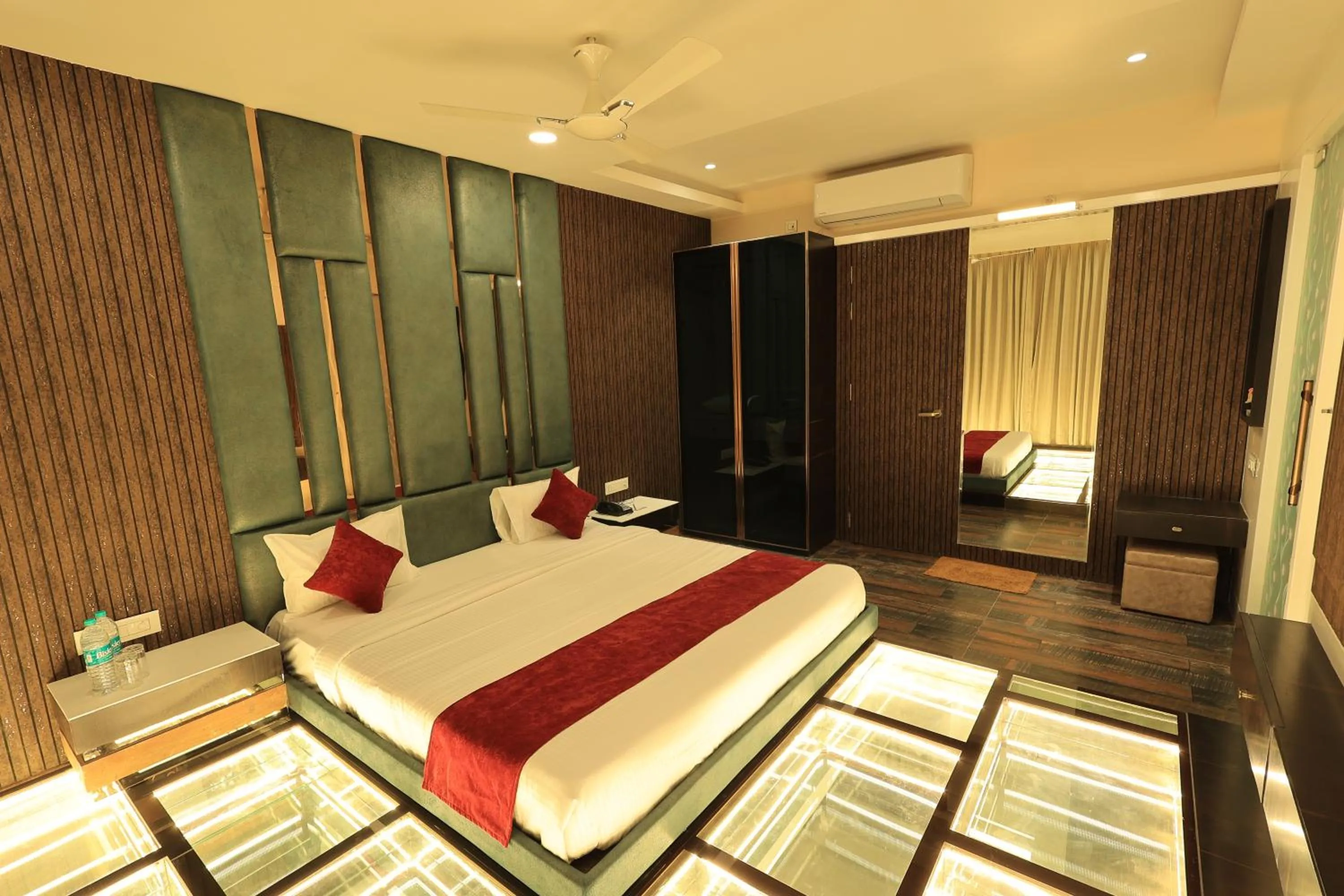 Krishna Hotel And Resort