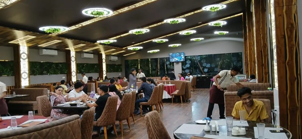 Restaurant/places to eat in Krishna Hotel And Resort