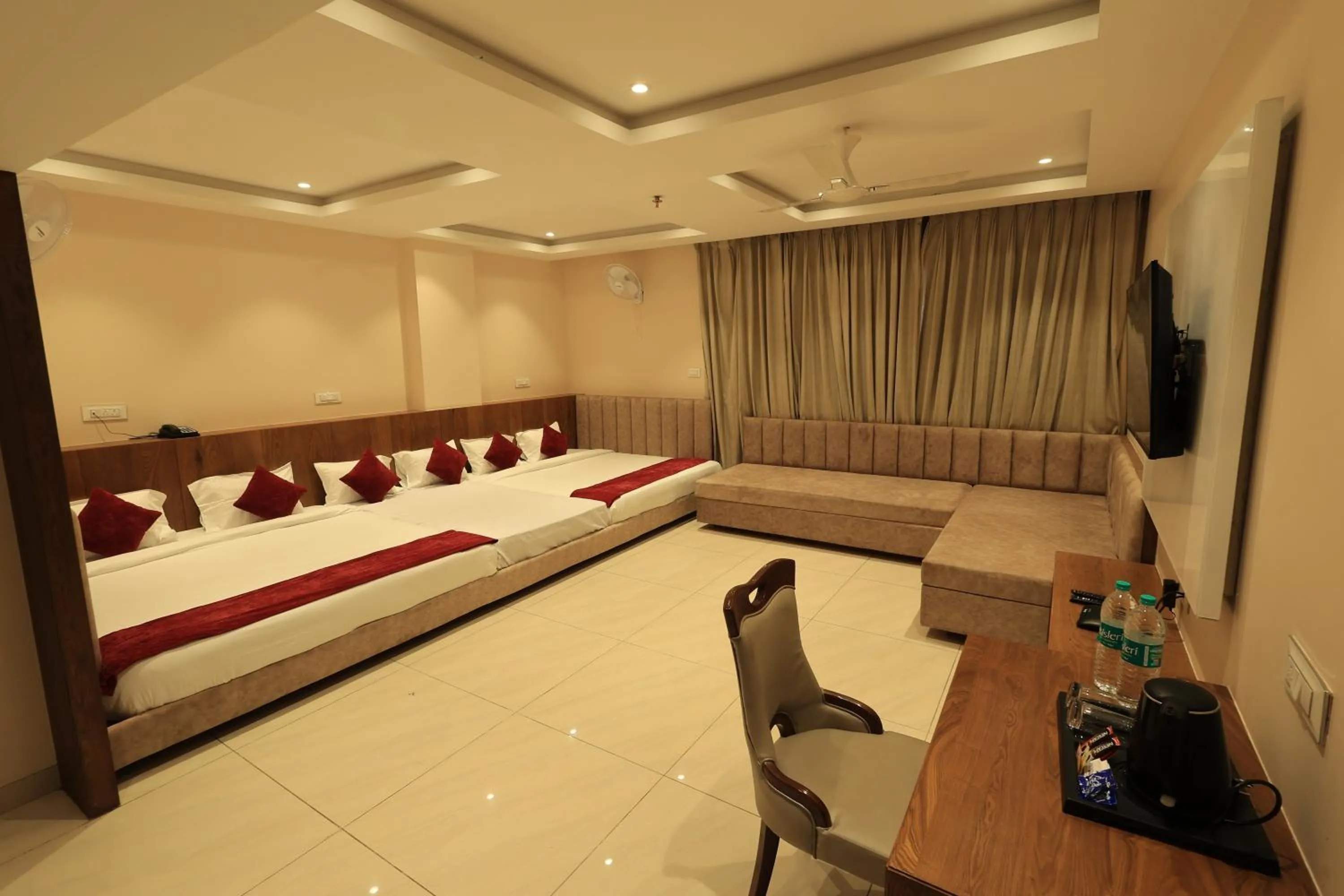 Krishna Hotel And Resort