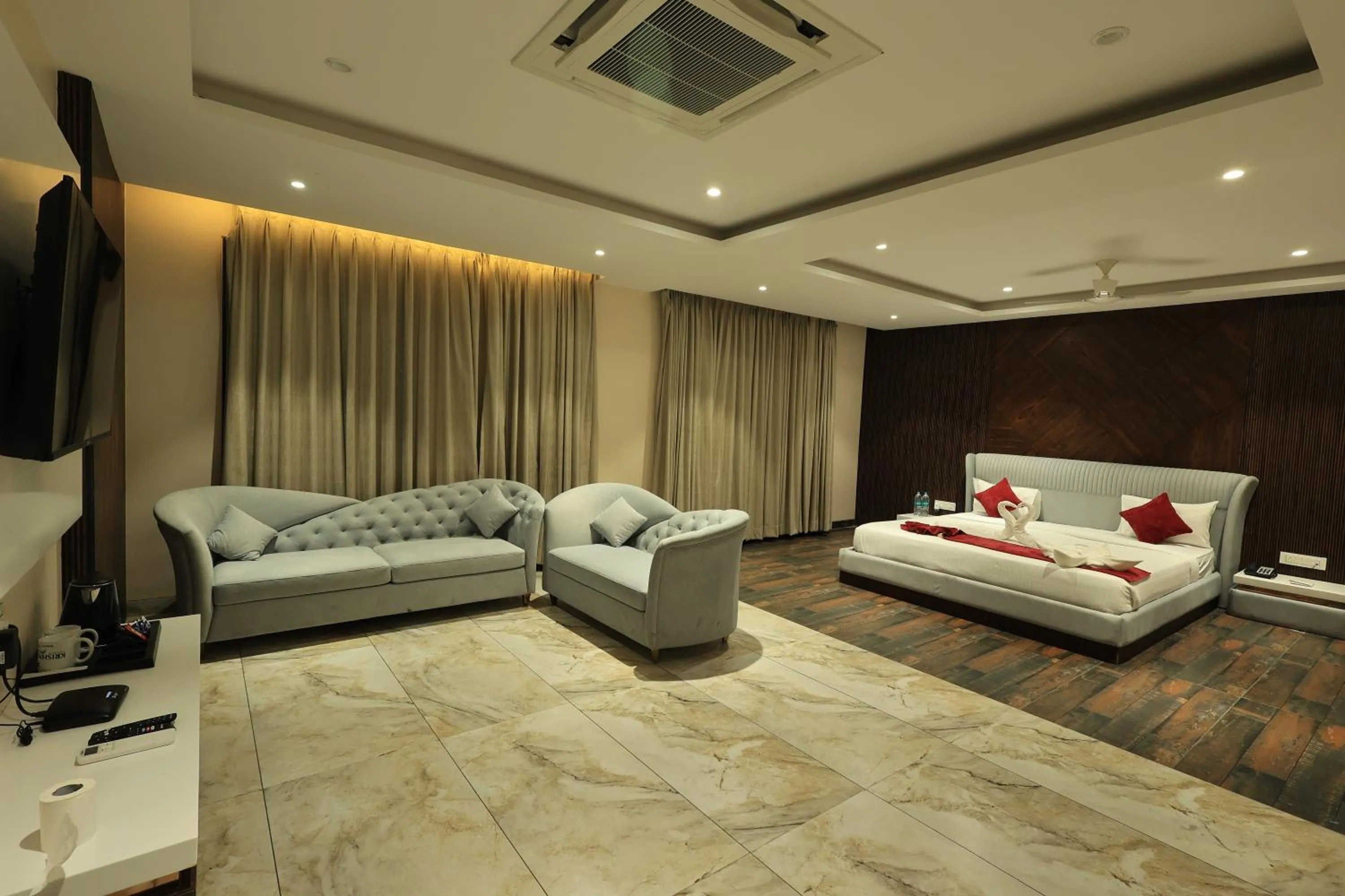 Krishna Hotel And Resort