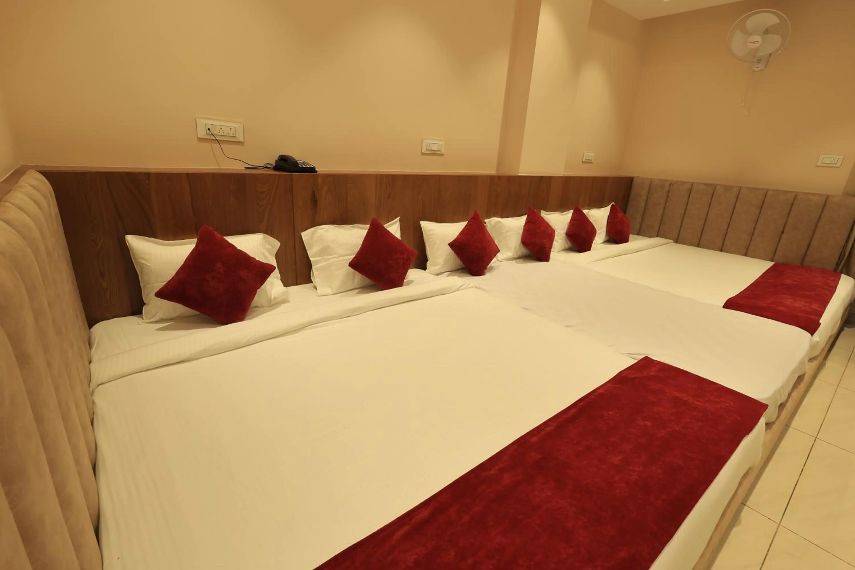 Krishna Hotel And Resort