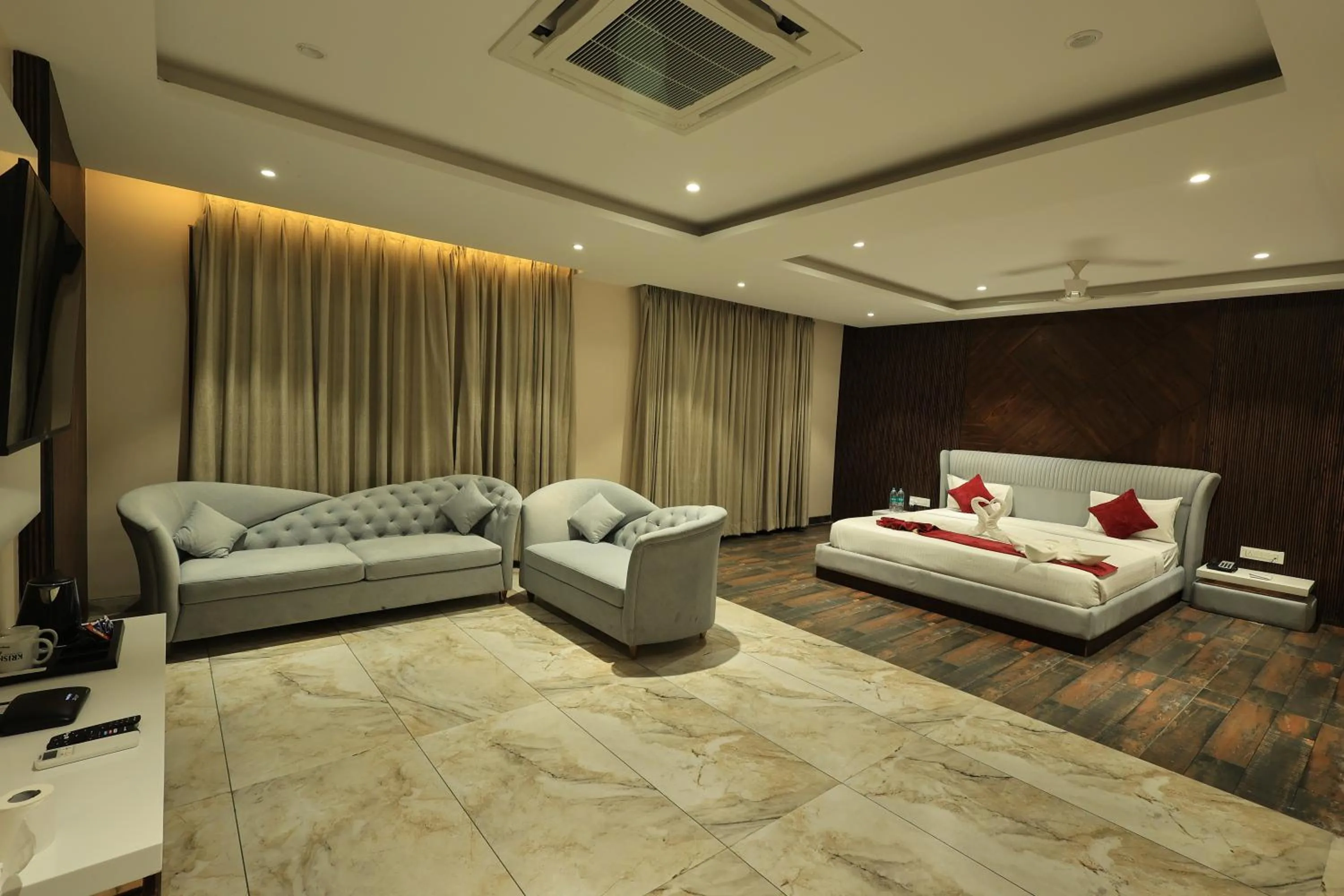 Krishna Hotel And Resort