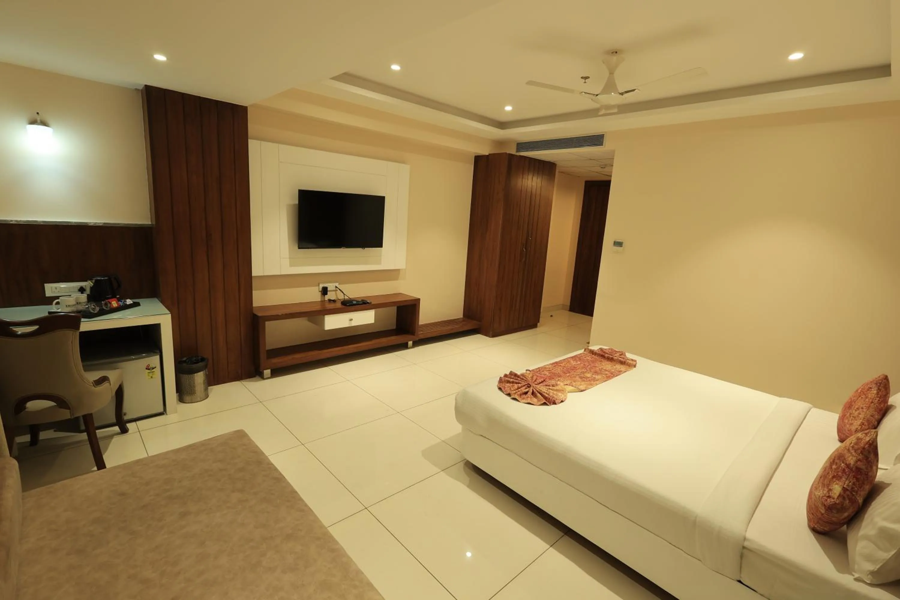 Krishna Hotel And Resort