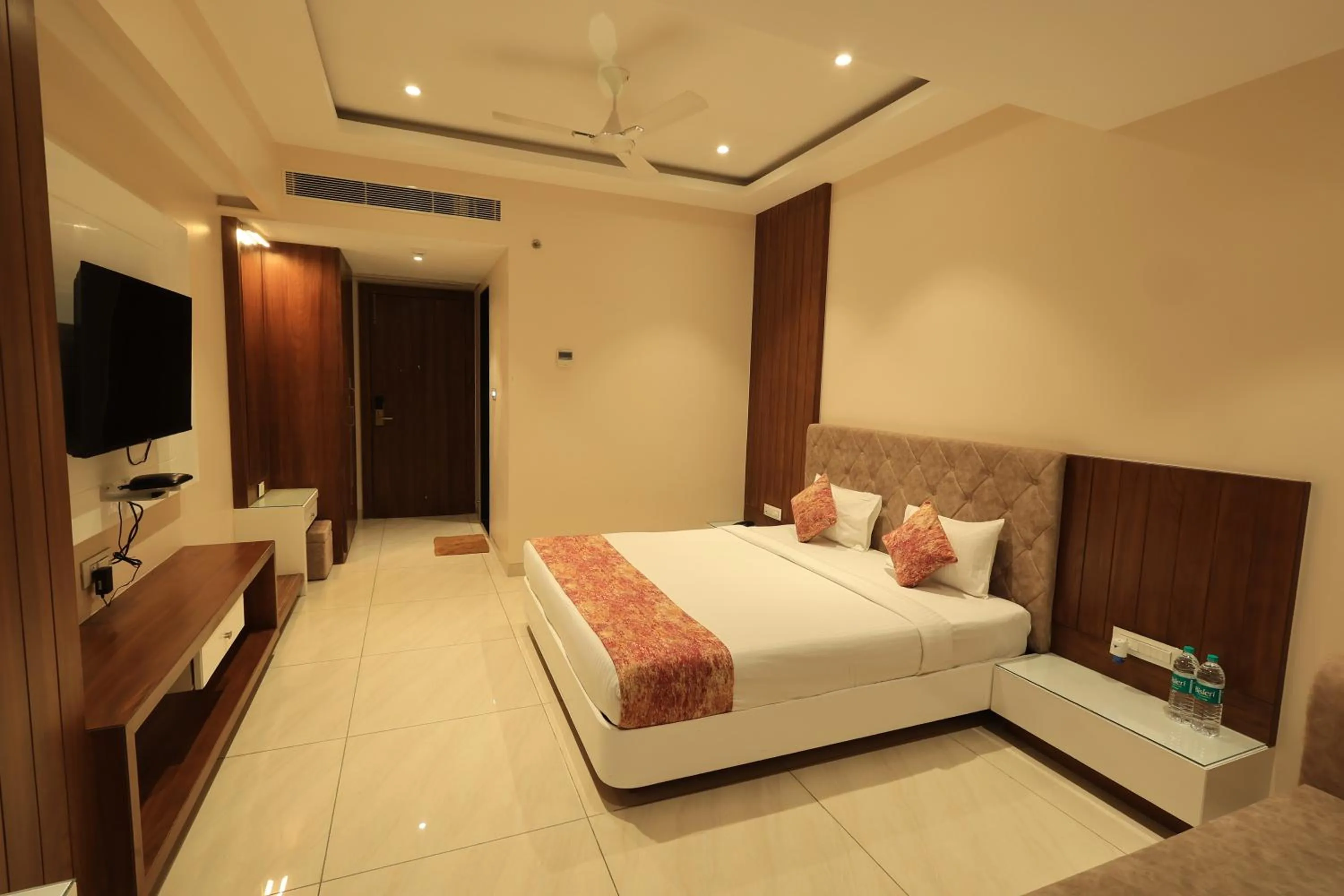 Krishna Hotel And Resort