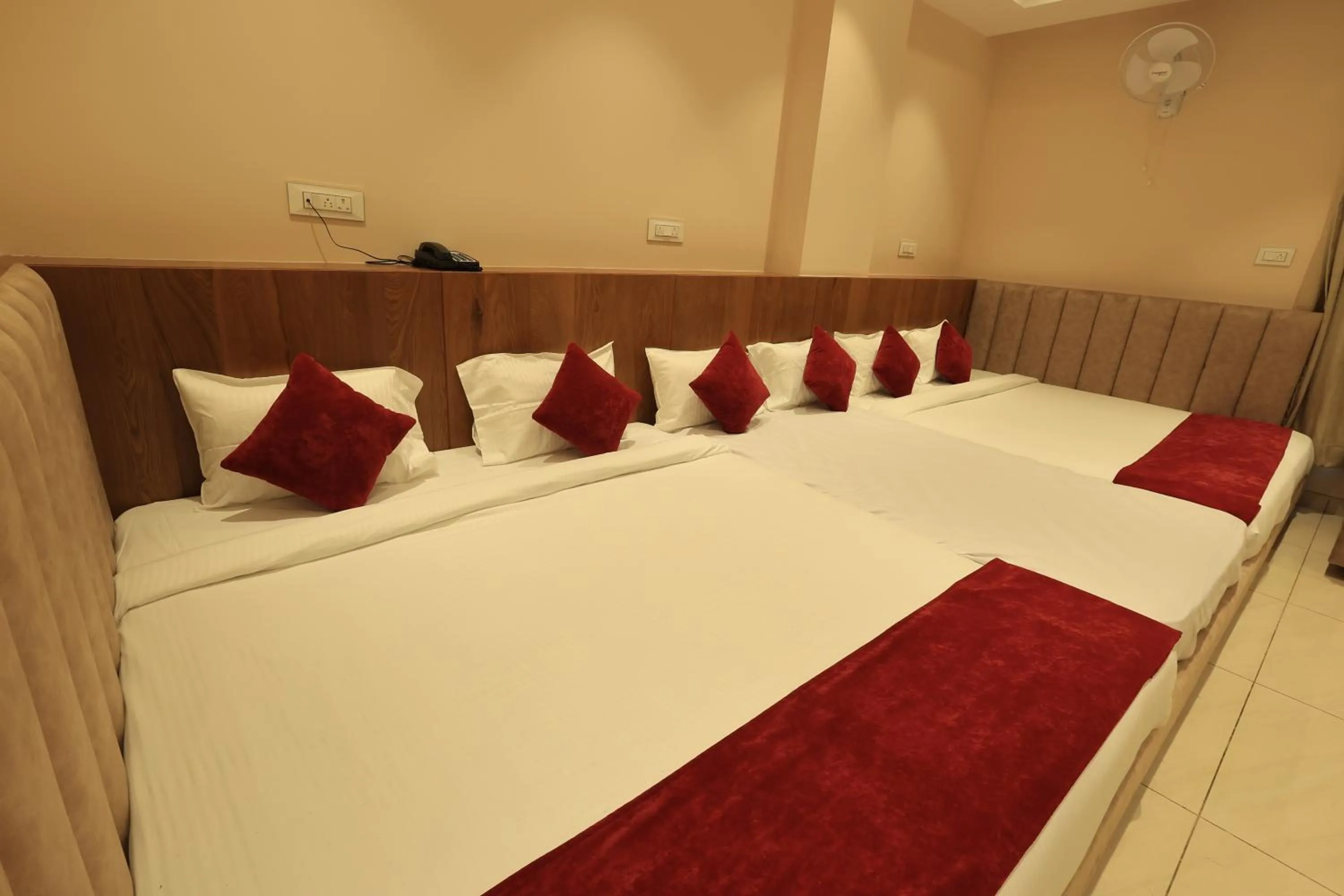 Krishna Hotel And Resort