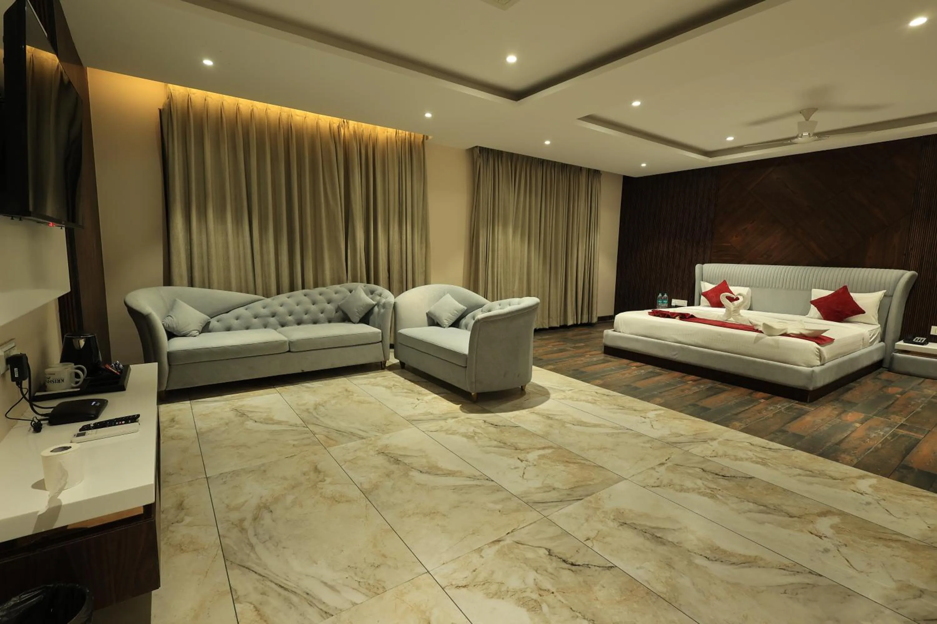 Krishna Hotel And Resort