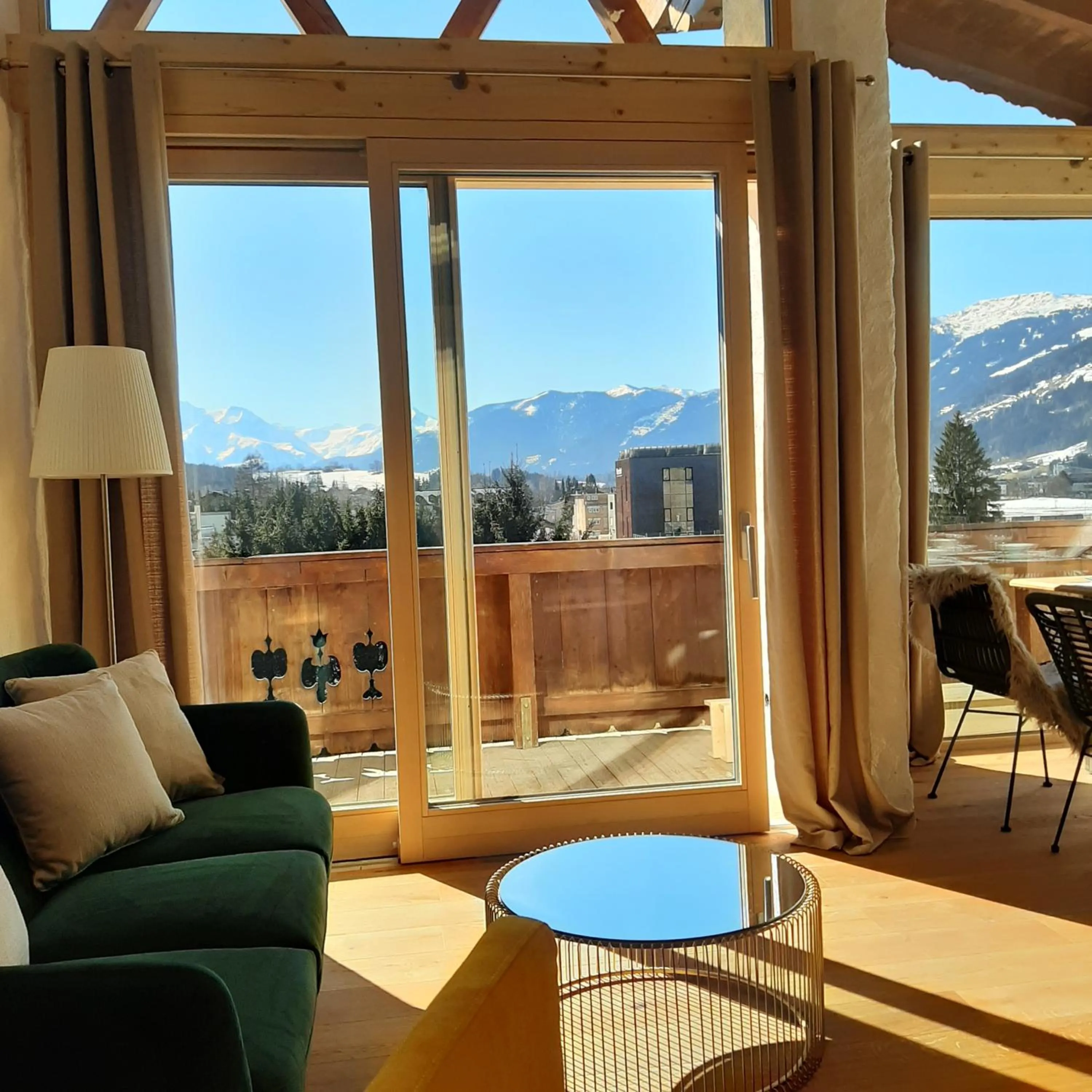 Living room in Loftwohnung mit Bergblick