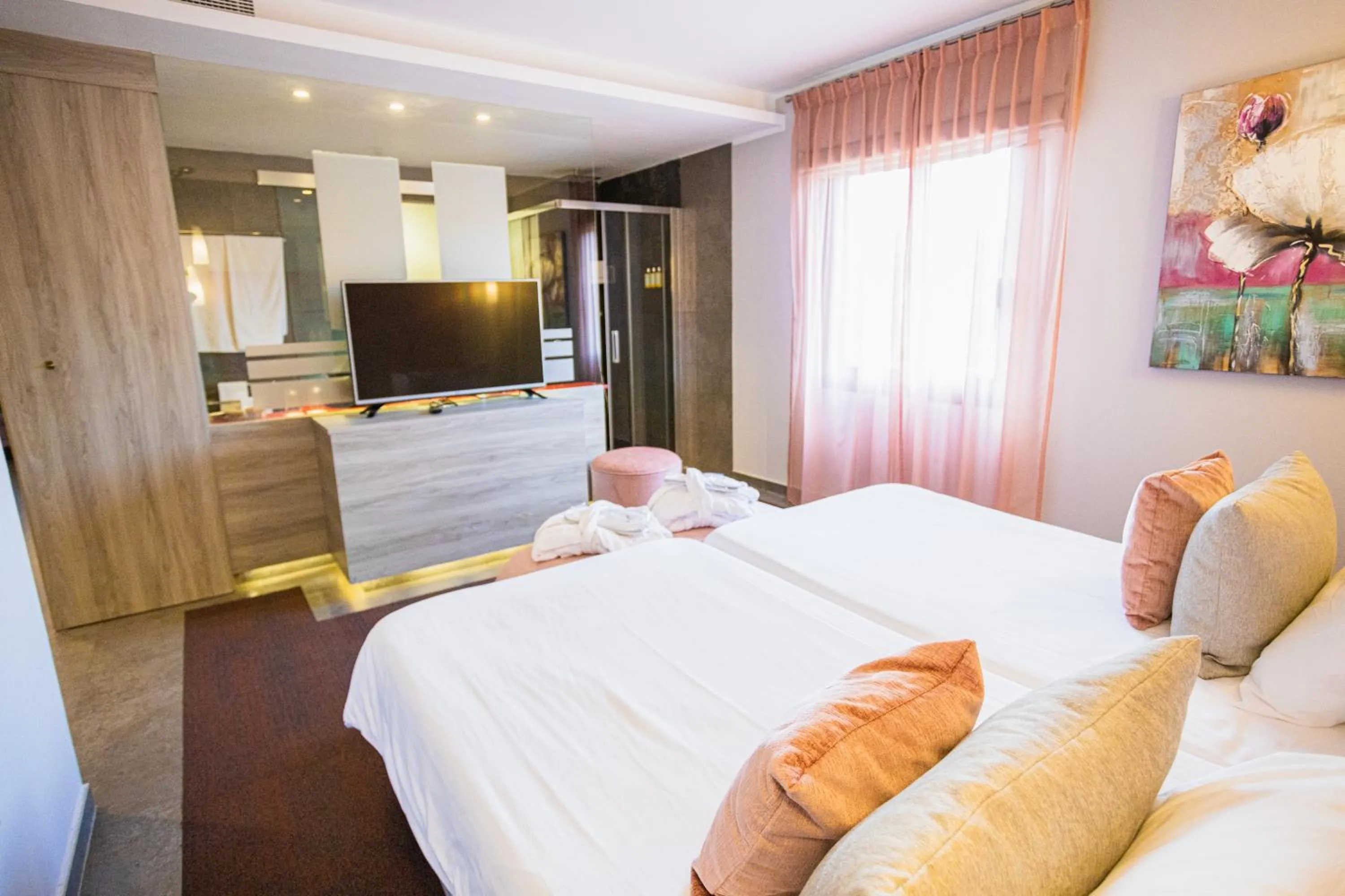 Bed in Lago Garden Apart-Suites & Spa Hotel