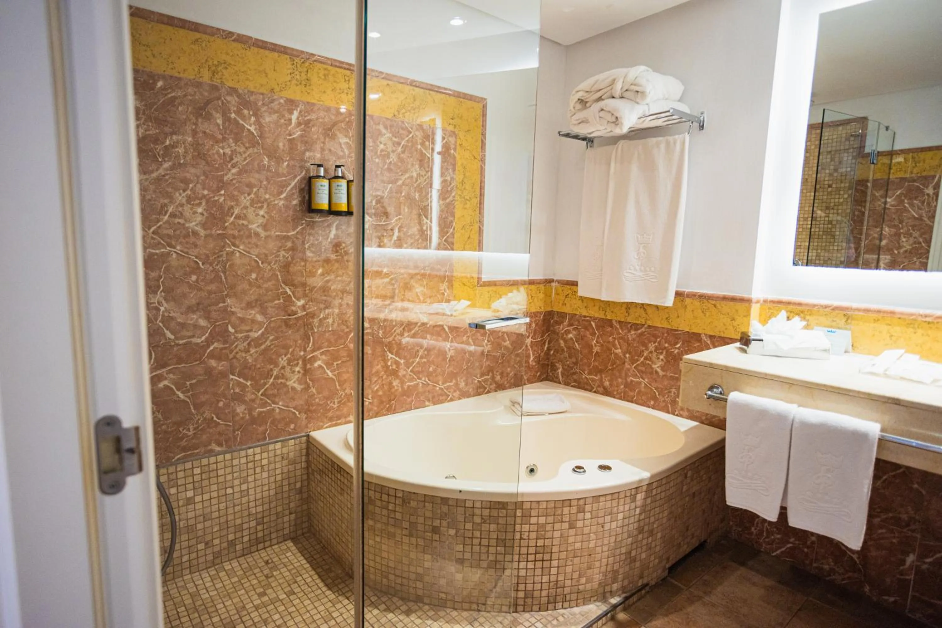 Bathroom in Lago Garden Apart-Suites & Spa Hotel