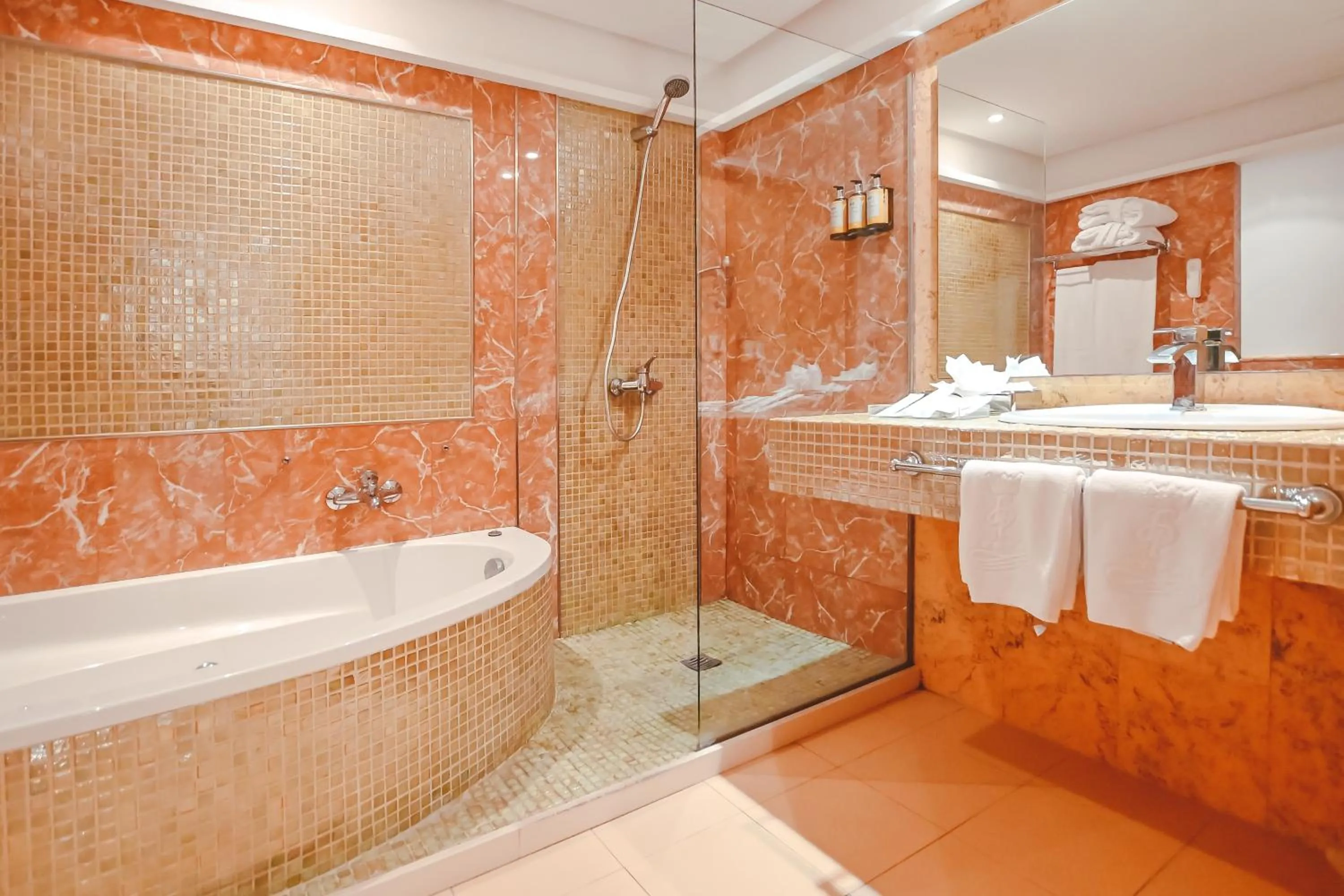 Bathroom in Lago Garden Apart-Suites & Spa Hotel