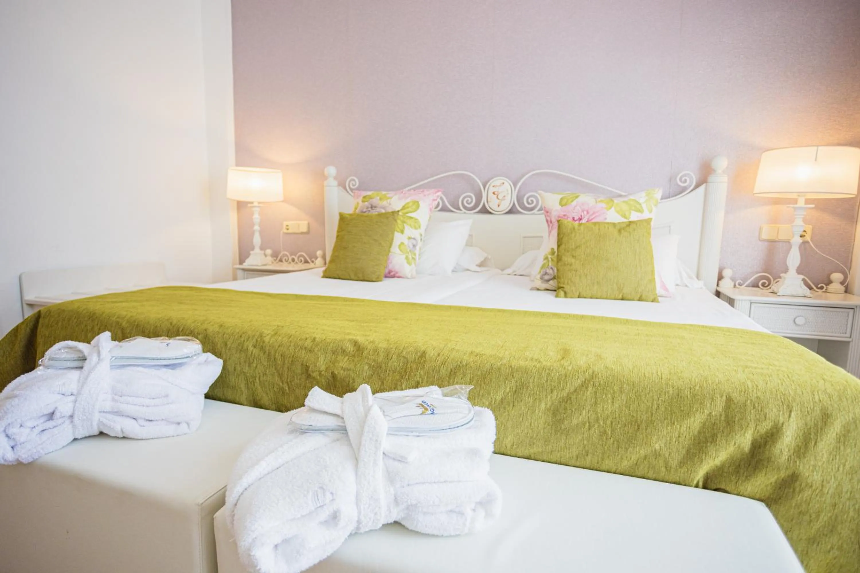 Bed in Lago Garden Apart-Suites & Spa Hotel