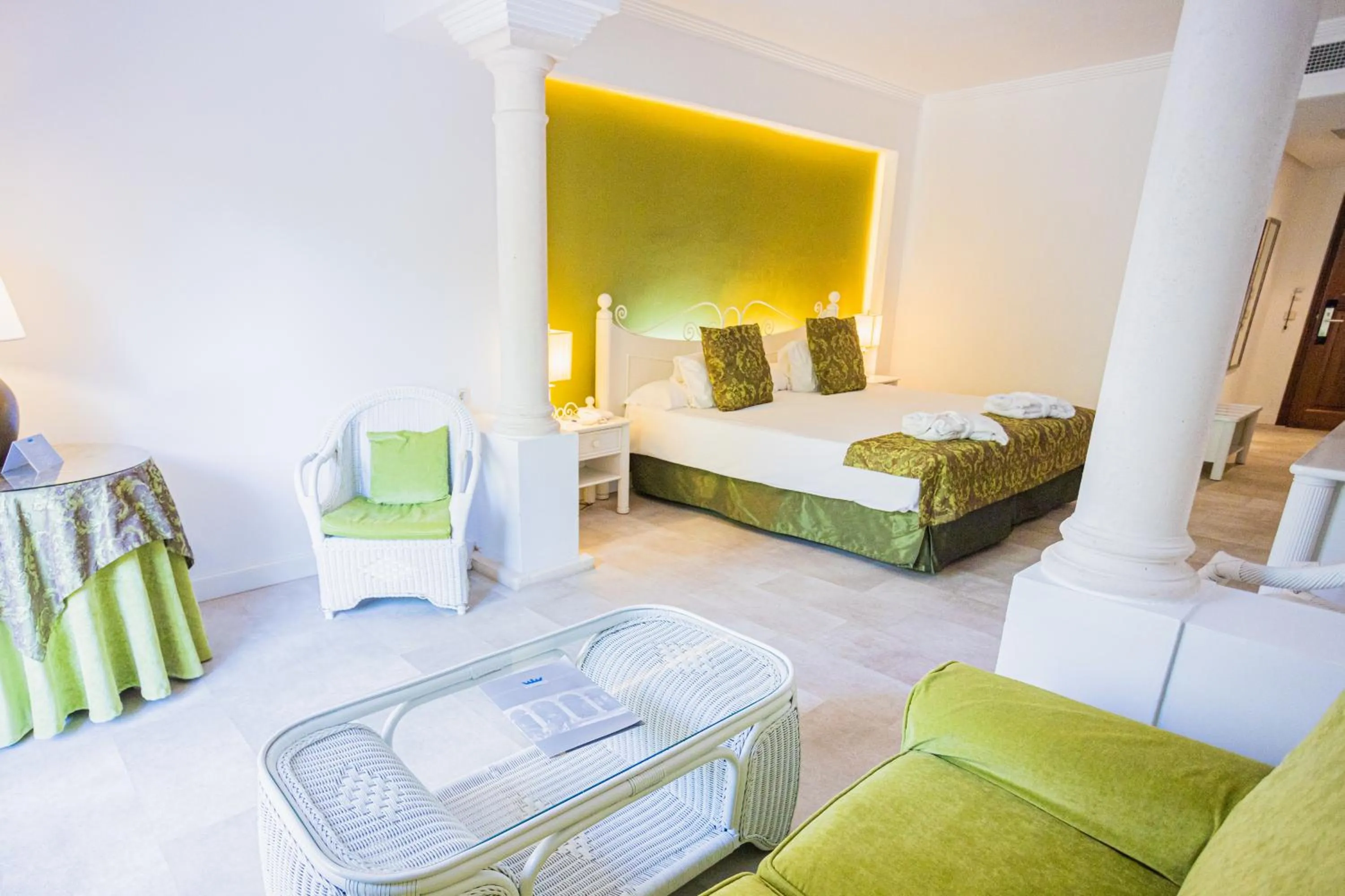 Bed in Lago Garden Apart-Suites & Spa Hotel