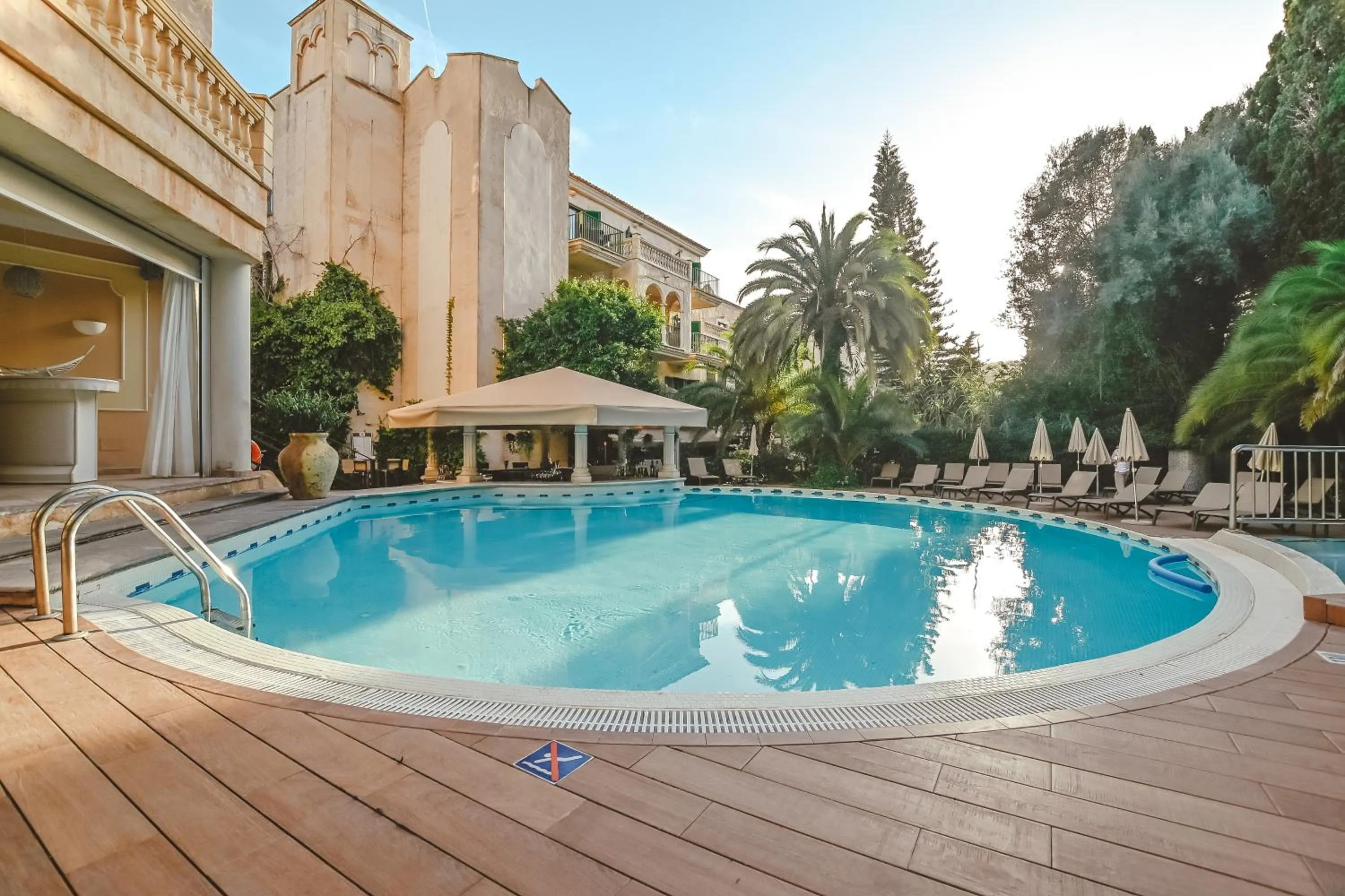 Swimming pool in Lago Garden Apart-Suites & Spa Hotel