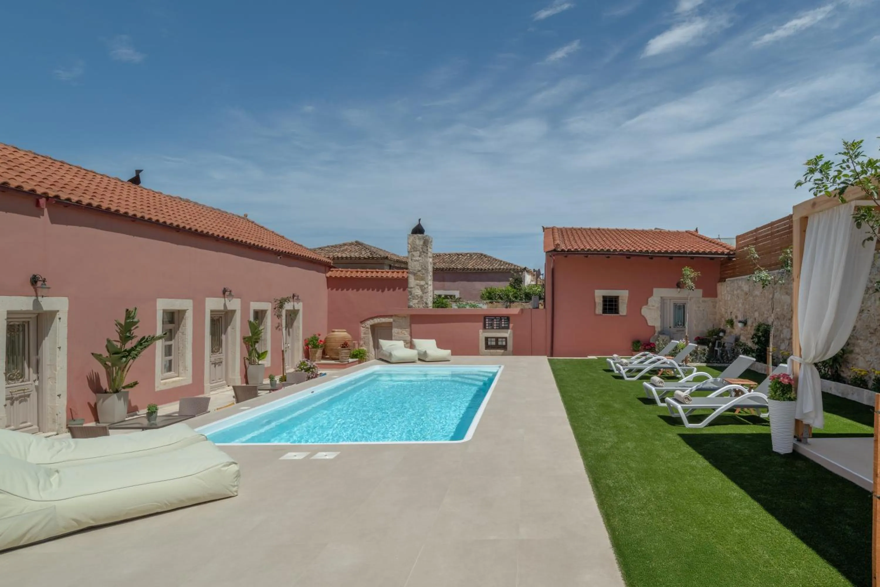 Arhontiko Arhanes Suites