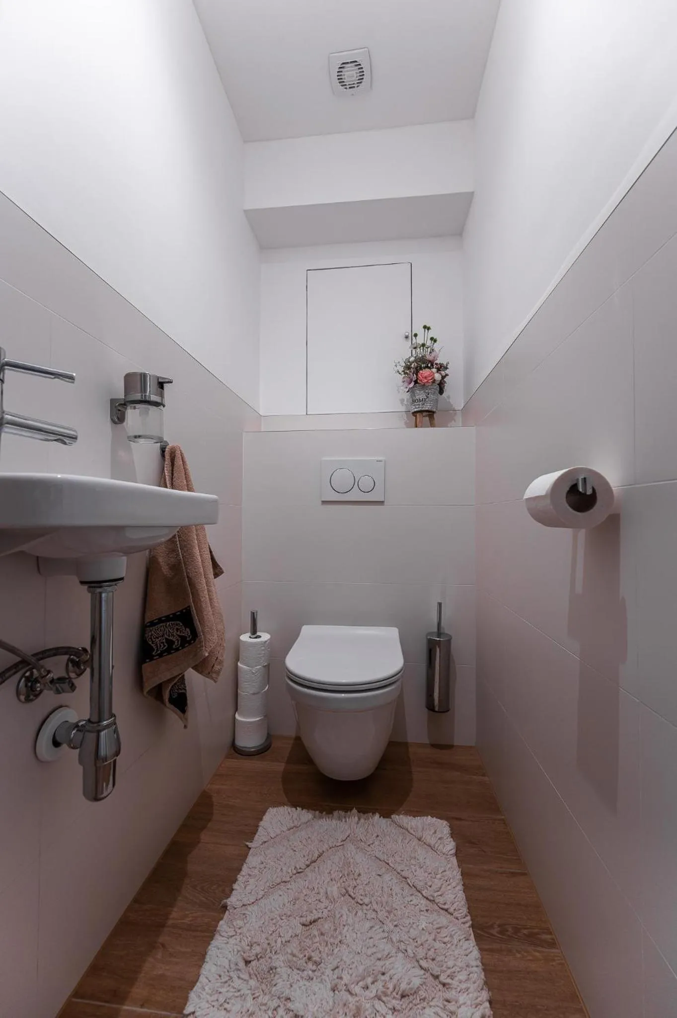Toilet in New Spacious Apartment with City View