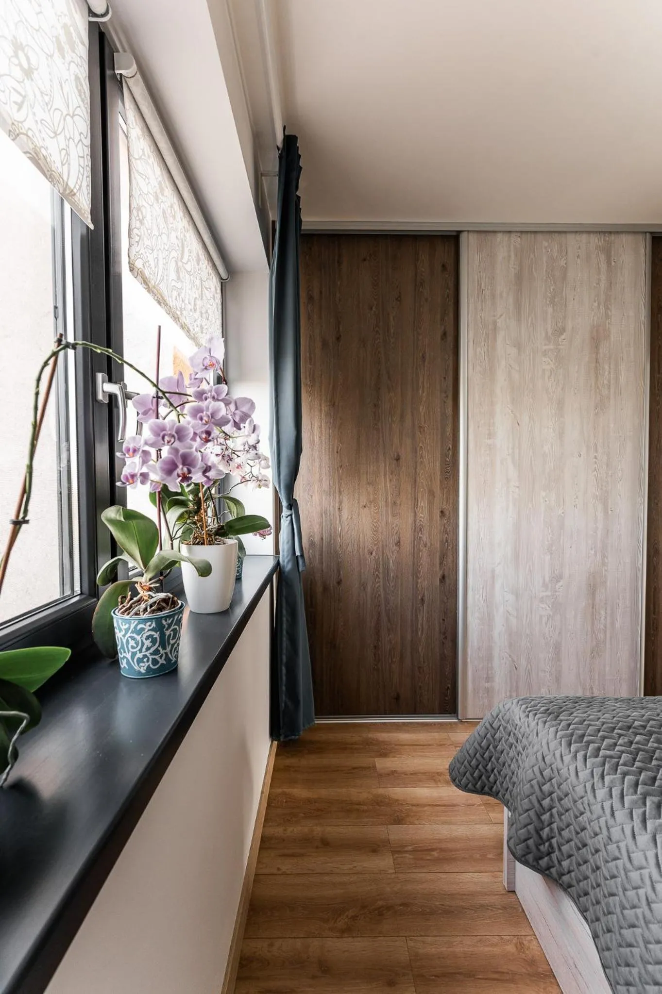 wardrobe in New Spacious Apartment with City View