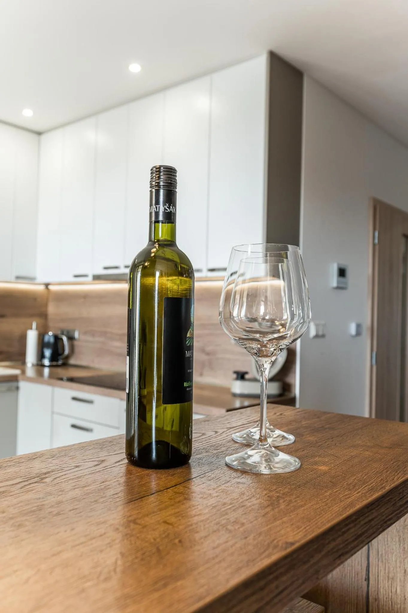 Kitchen or kitchenette in New Spacious Apartment with City View
