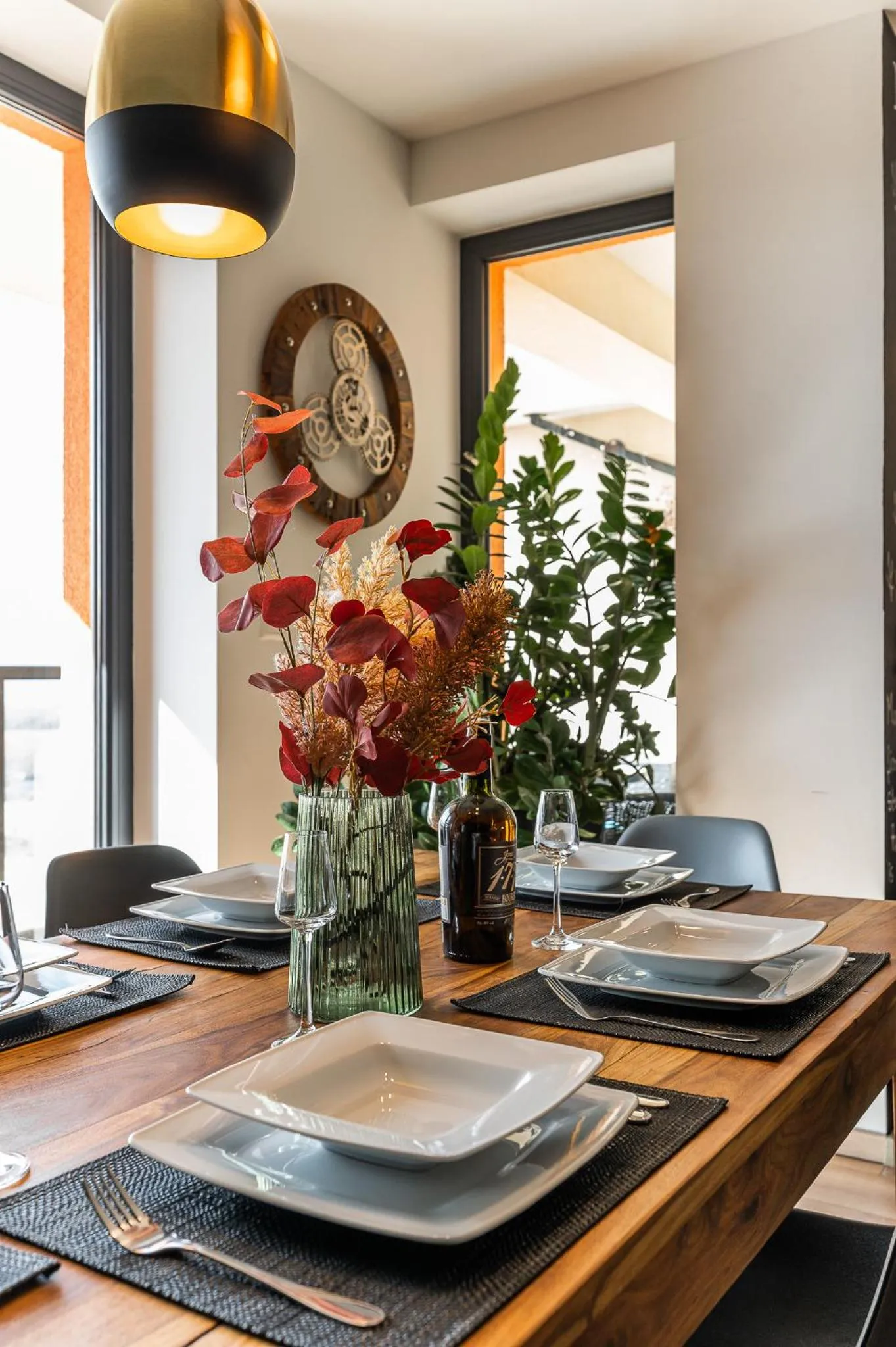 Decorative detail in New Spacious Apartment with City View
