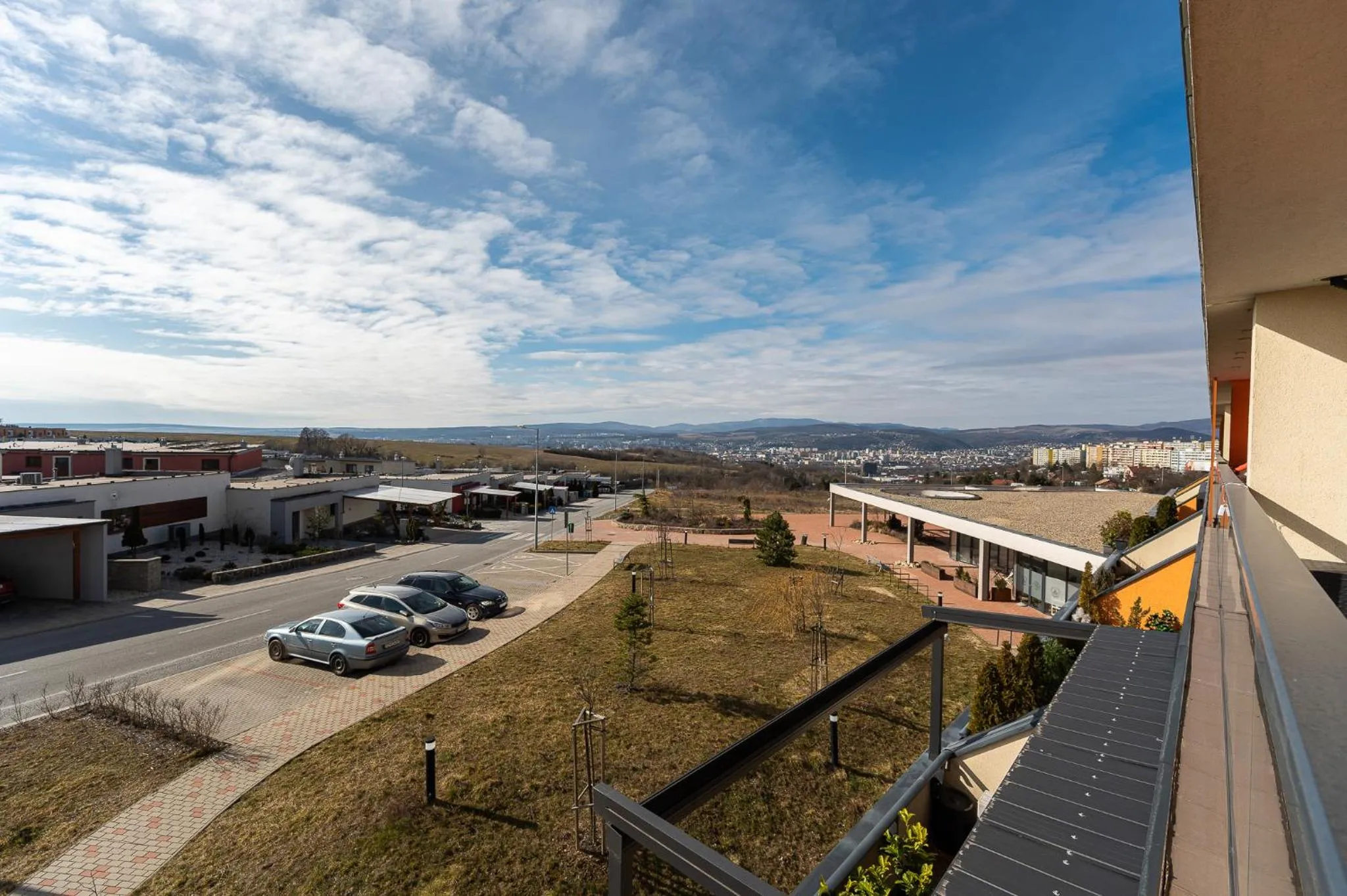 Natural landscape in New Spacious Apartment with City View