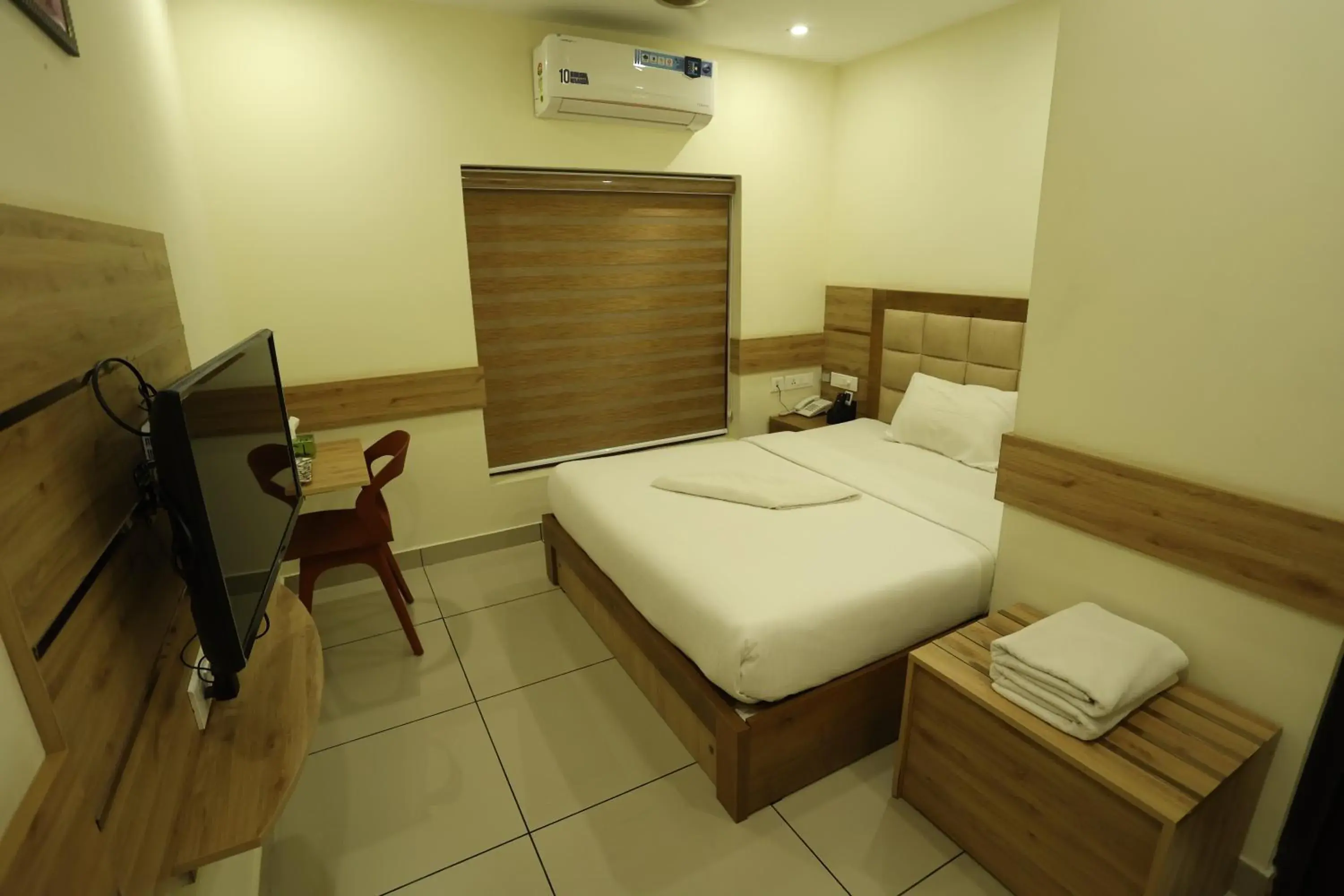 Standard Single Room in Balaji Regency Kanhangad Standard Single Room in Balaji Regency Kanhangad