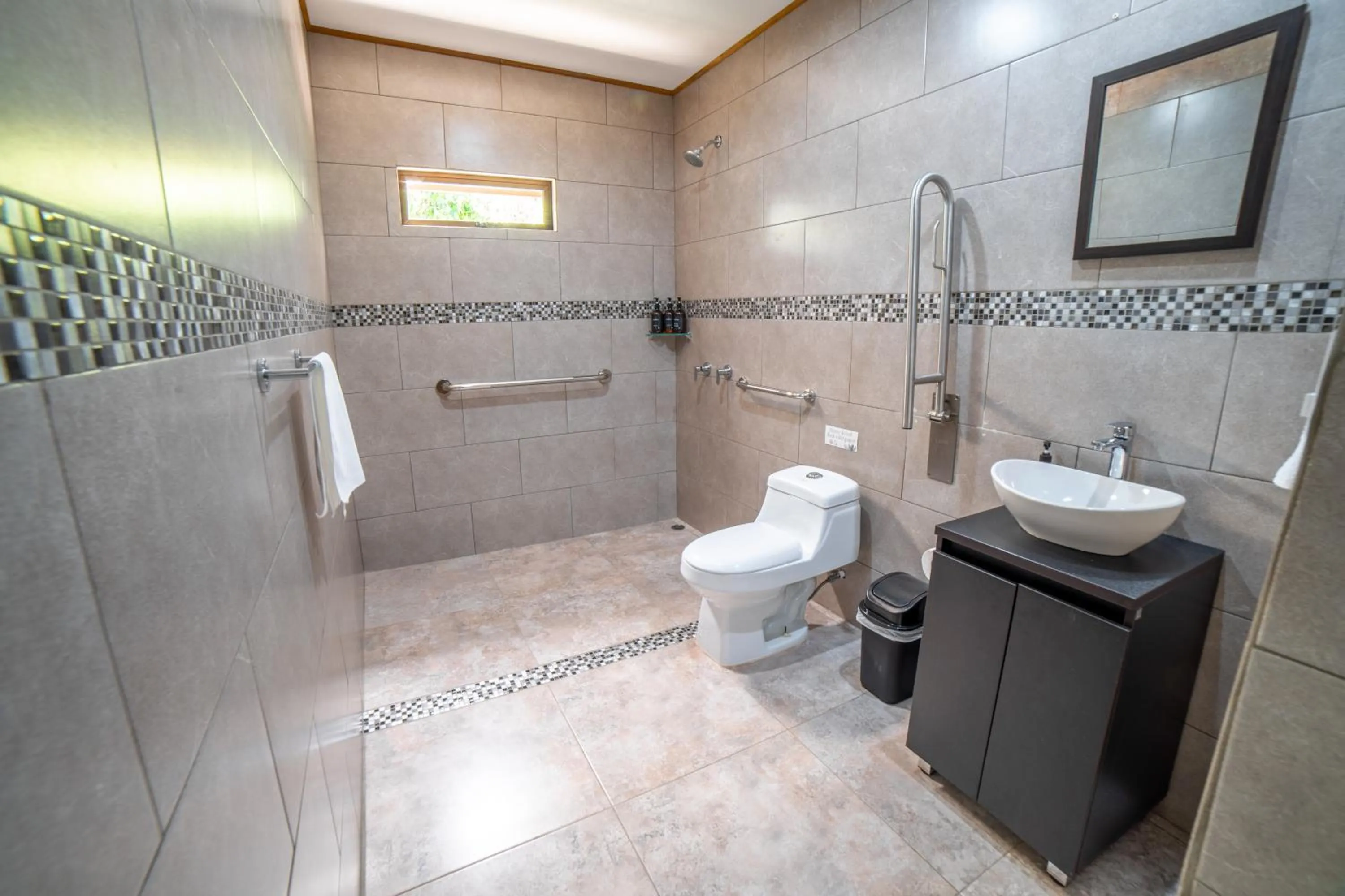 Shower in Natüra Hotel Monteverde