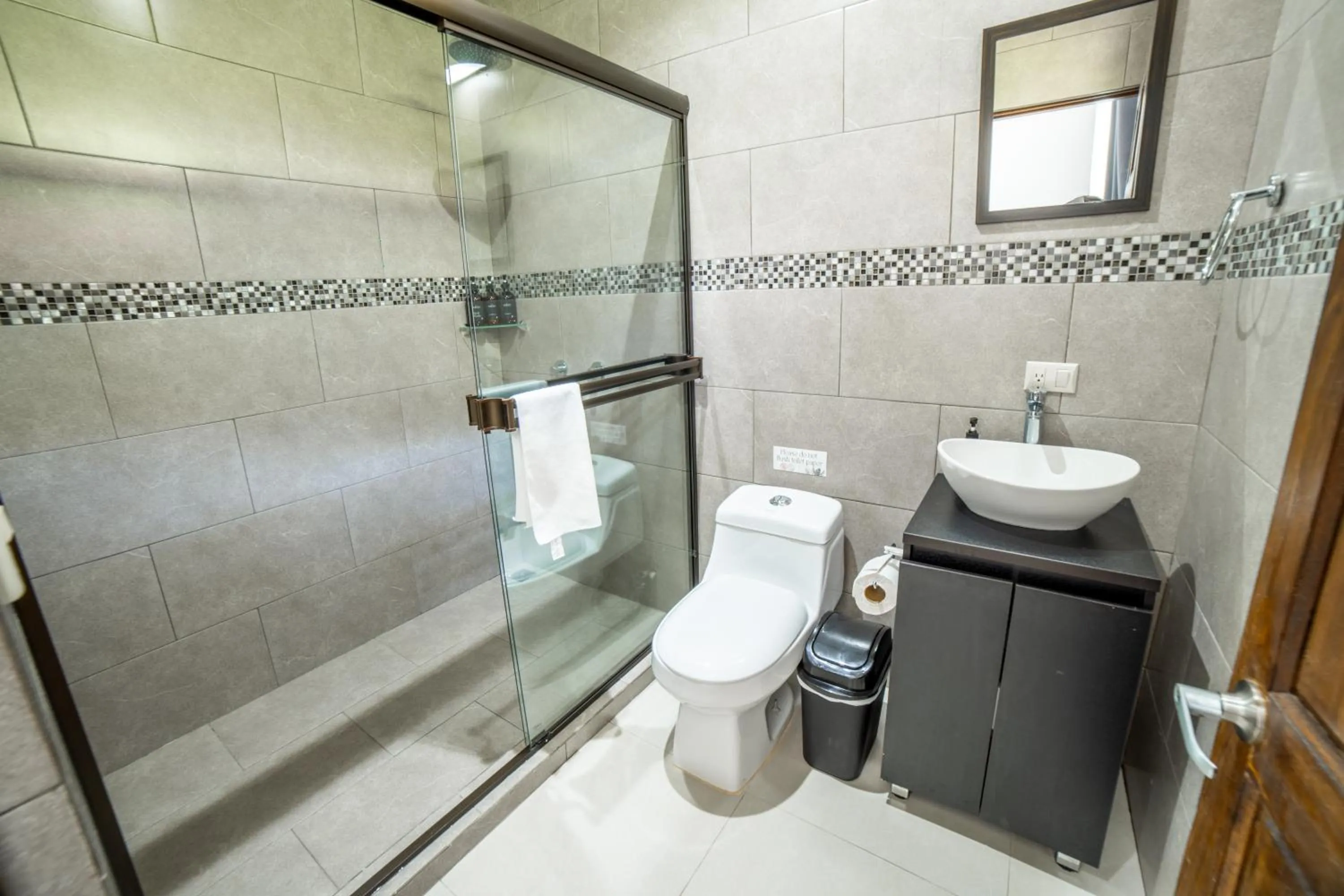 Shower in Natüra Hotel Monteverde