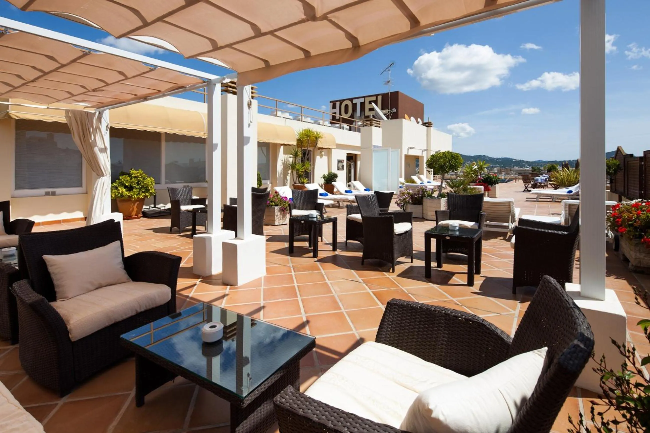 Patio in Hotel Royal Plaza
